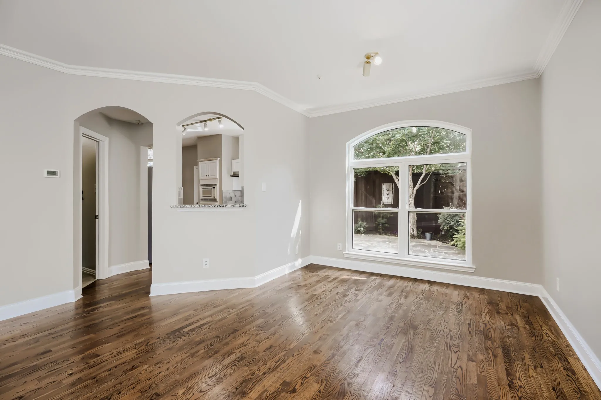 Single Family Residence For Sale in Dallas County , 14589 Blueberry Court, Addison, Texas 75001, 3 Bedroom, 3 Bathroom, 2 Garage spaces, 1,905 Sqft, built in 1994, mls#21142864, Real Estate Agent in Addison, Homes For Sale in Dallas county, Homes For Sale in Addison, Realtor in Addison Texas, Real Estate Brokerage Independent Realty Texas, Luminita Cordes Realtor