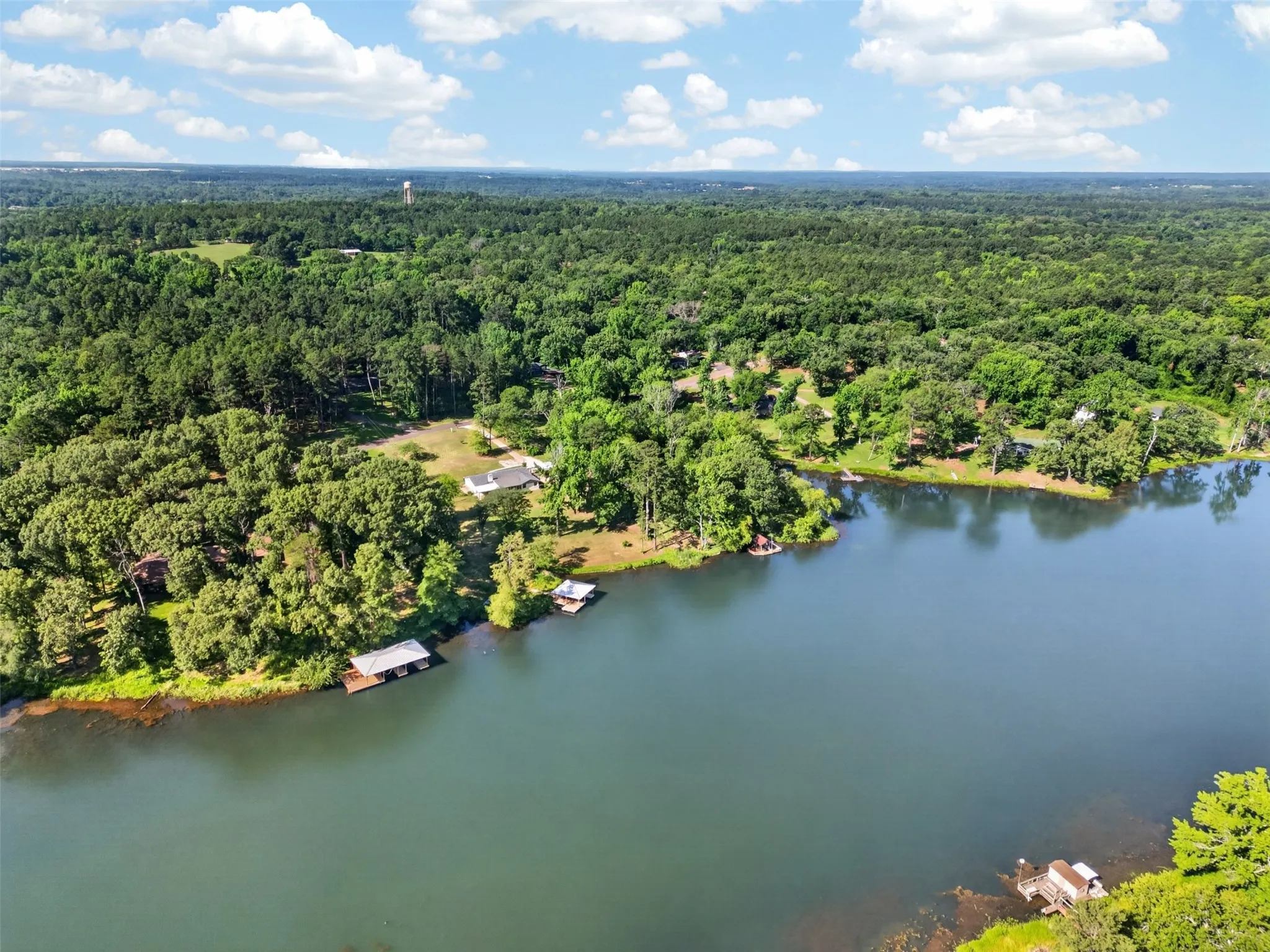 Single Family Residence For Sale in Smith County , 13426 County Road 468, Tyler, Texas 75704, 3 Bedroom, 3 Bathroom, Garage spaces, 2,800 Sqft, built in 1962, mls#21309820, Real Estate Agent in Tyler, Homes For Sale in Smith county, Homes For Sale in Tyler, Realtor in Tyler Texas, Real Estate Brokerage Independent Realty Texas, Luminita Cordes Realtor