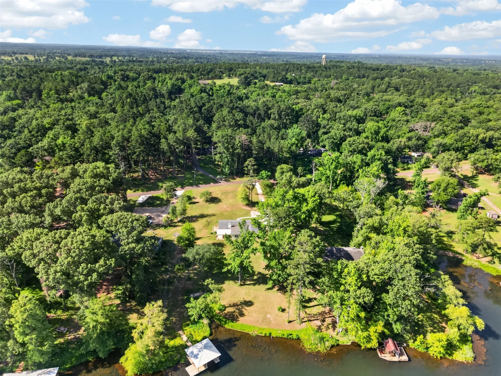 Single Family Residence For Sale in Smith County , 13426 County Road 468, Tyler, Texas 75704, 3 Bedroom, 3 Bathroom, Garage spaces, 2,800 Sqft, built in 1962, mls#21309820, Real Estate Agent in Tyler, Homes For Sale in Smith county, Homes For Sale in Tyler, Realtor in Tyler Texas, Real Estate Brokerage Independent Realty Texas, Luminita Cordes Realtor
