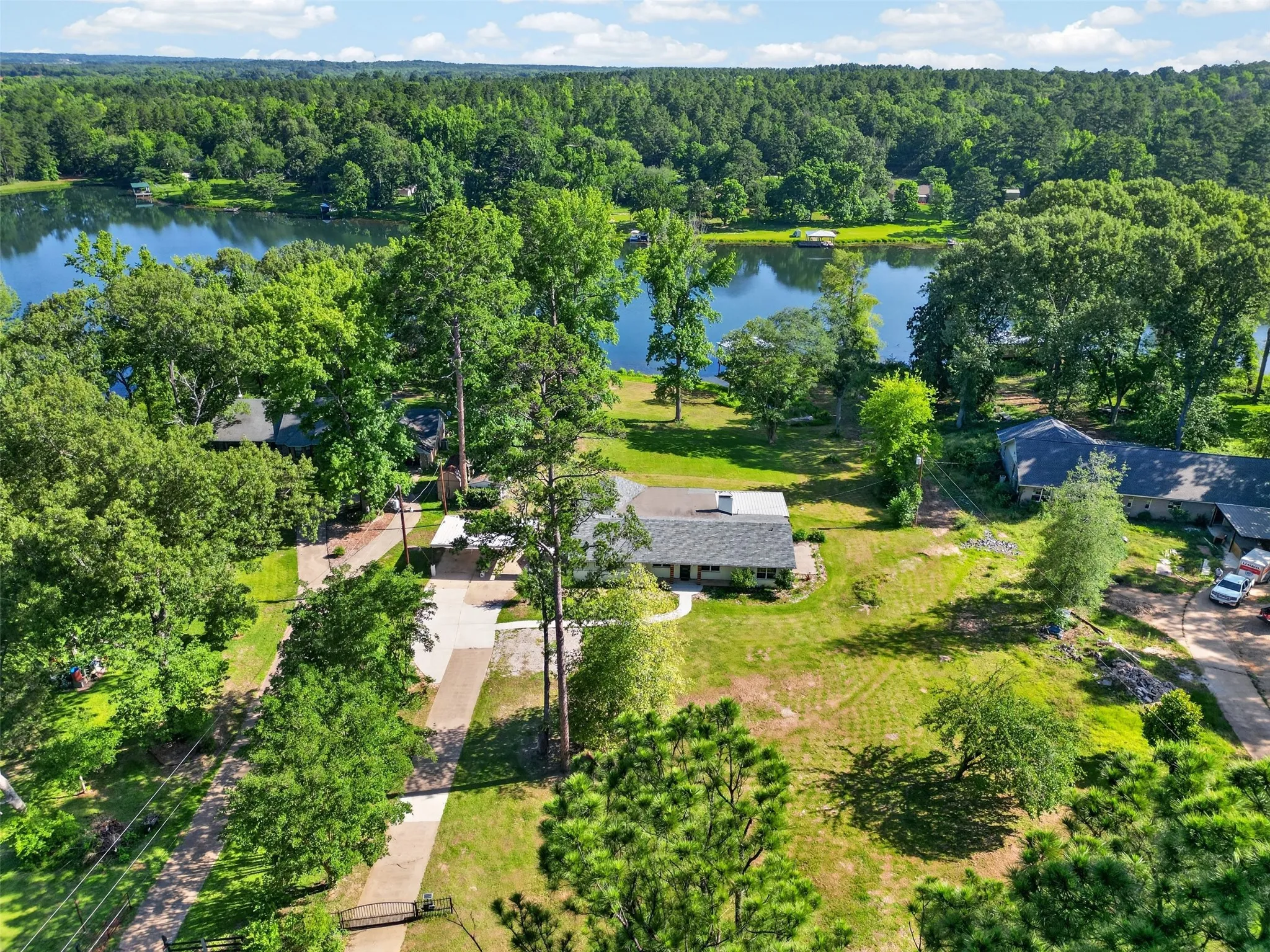 Single Family Residence For Sale in Smith County , 13426 County Road 468, Tyler, Texas 75704, 3 Bedroom, 3 Bathroom, Garage spaces, 2,800 Sqft, built in 1962, mls#21309820, Real Estate Agent in Tyler, Homes For Sale in Smith county, Homes For Sale in Tyler, Realtor in Tyler Texas, Real Estate Brokerage Independent Realty Texas, Luminita Cordes Realtor