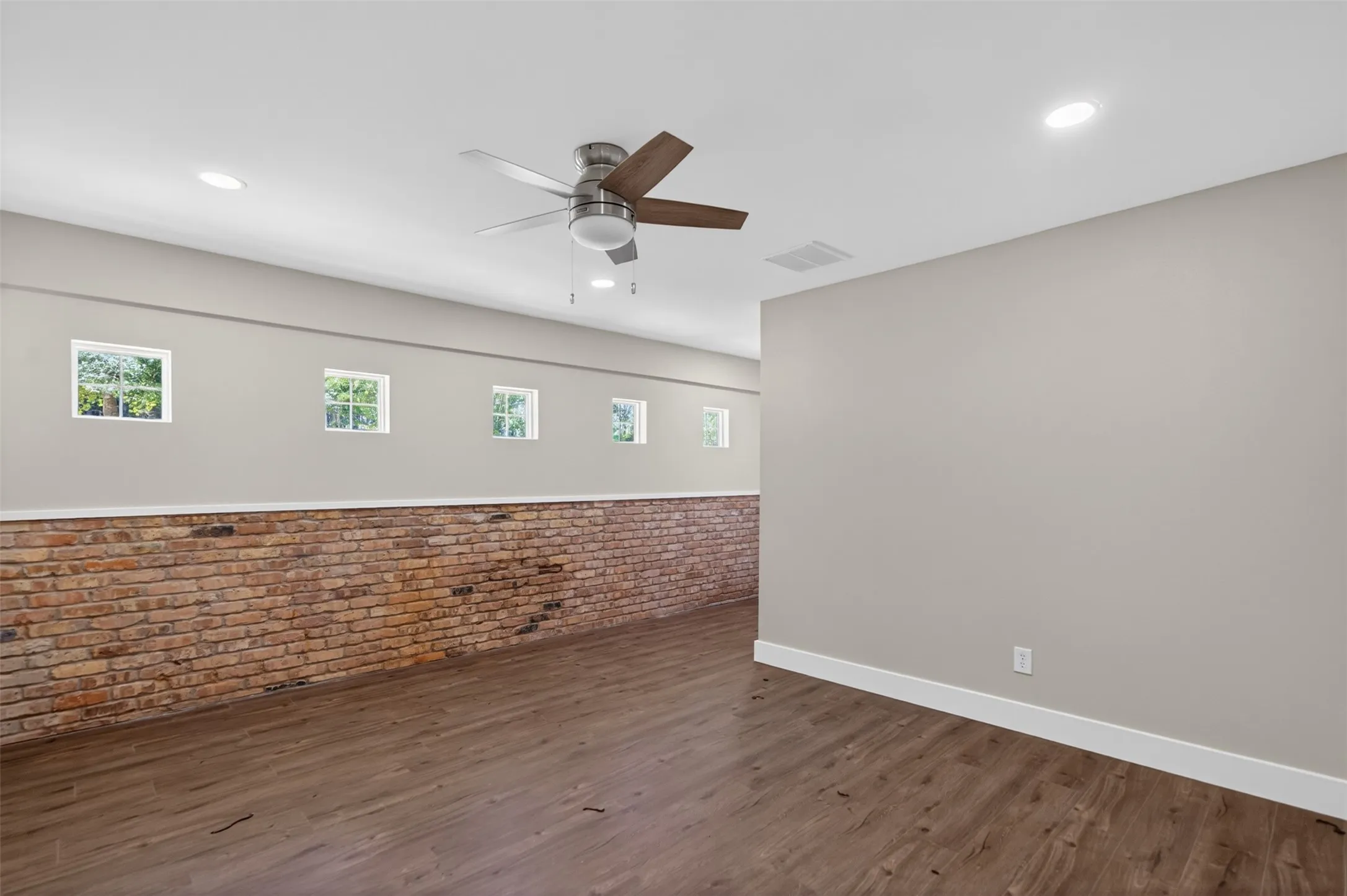 Single Family Residence For Sale in Smith County , 13426 County Road 468, Tyler, Texas 75704, 3 Bedroom, 3 Bathroom, Garage spaces, 2,800 Sqft, built in 1962, mls#21309820, Real Estate Agent in Tyler, Homes For Sale in Smith county, Homes For Sale in Tyler, Realtor in Tyler Texas, Real Estate Brokerage Independent Realty Texas, Luminita Cordes Realtor