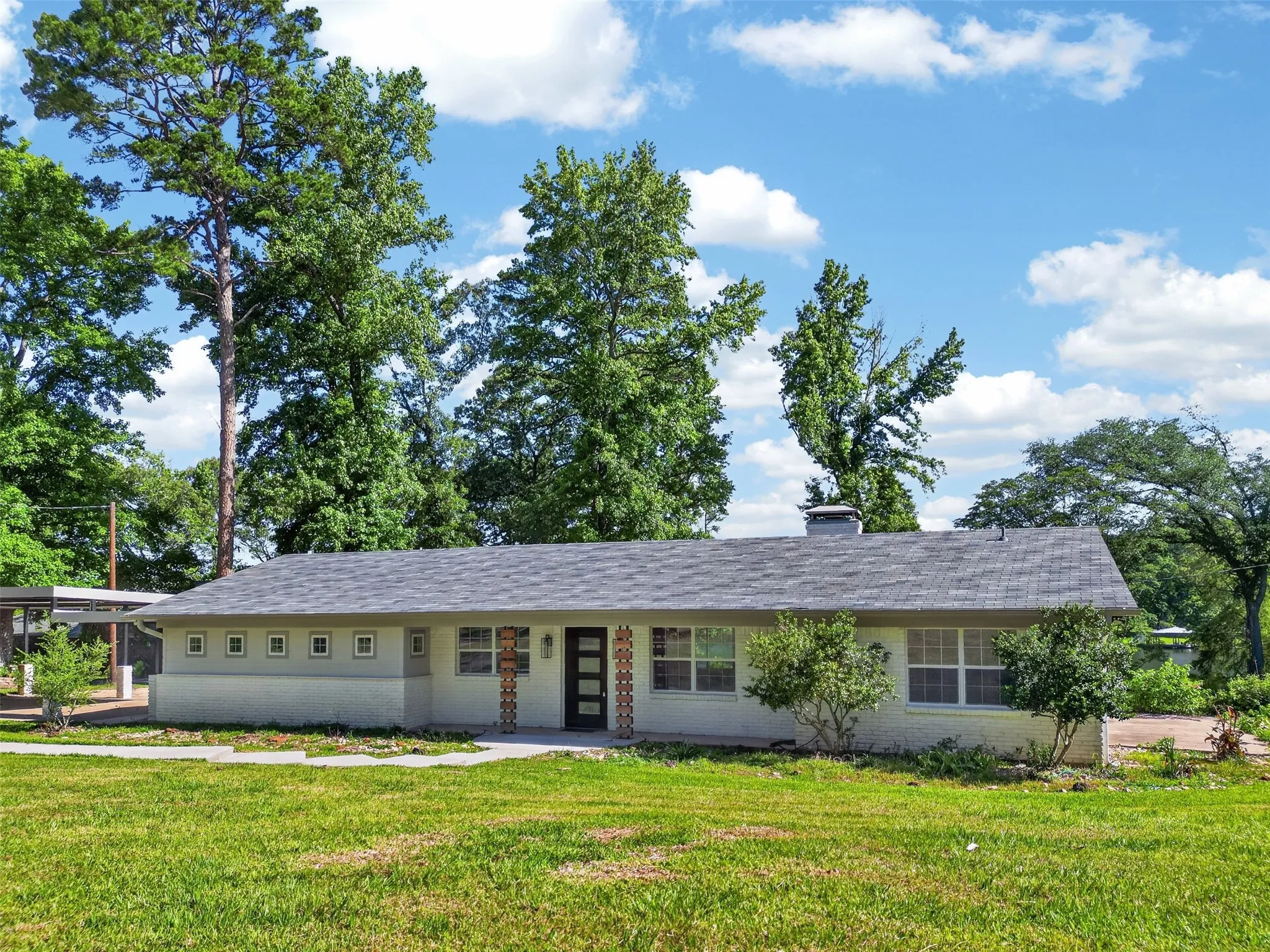 Single Family Residence For Sale in Smith County , 13426 County Road 468, Tyler, Texas 75704, 3 Bedroom, 3 Bathroom, Garage spaces, 2,800 Sqft, built in 1962, mls#21309820, Real Estate Agent in Tyler, Homes For Sale in Smith county, Homes For Sale in Tyler, Realtor in Tyler Texas, Real Estate Brokerage Independent Realty Texas, Luminita Cordes Realtor