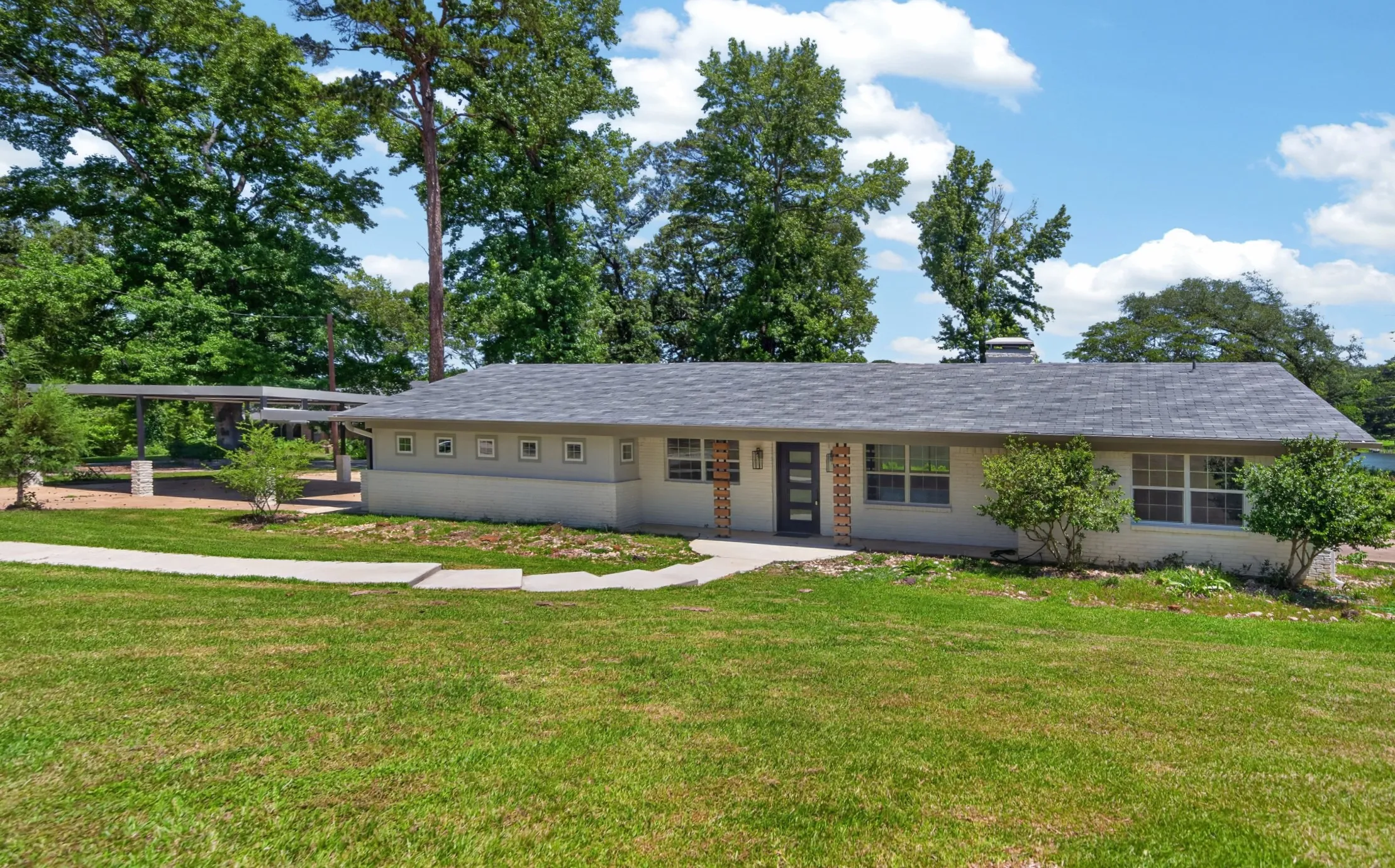 Single Family Residence For Sale in Smith County , 13426 County Road 468, Tyler, Texas 75704, 3 Bedroom, 3 Bathroom, Garage spaces, 2,800 Sqft, built in 1962, mls#21309820, Real Estate Agent in Tyler, Homes For Sale in Smith county, Homes For Sale in Tyler, Realtor in Tyler Texas, Real Estate Brokerage Independent Realty Texas, Luminita Cordes Realtor