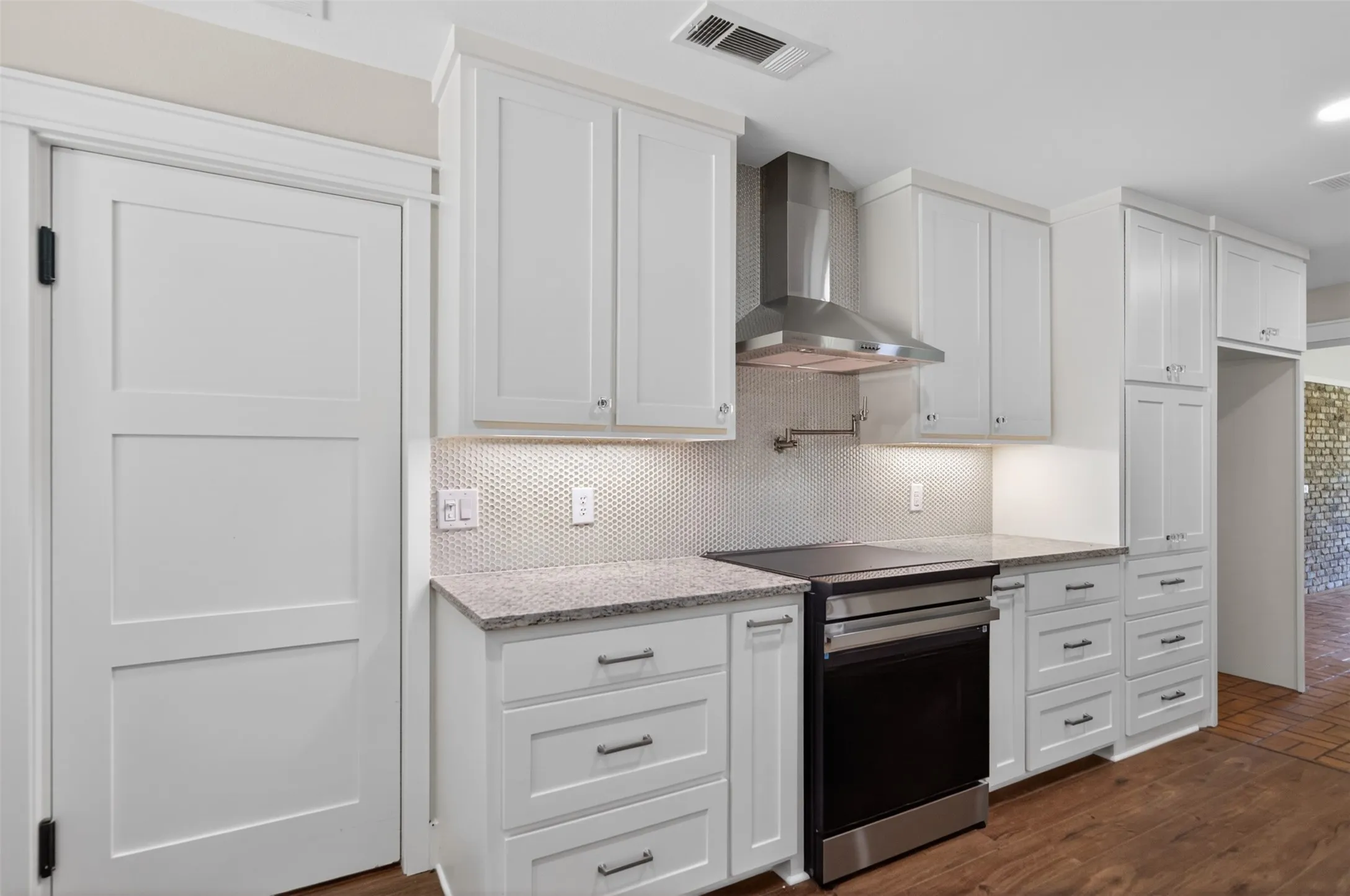 Single Family Residence For Sale in Smith County , 13426 County Road 468, Tyler, Texas 75704, 3 Bedroom, 3 Bathroom, Garage spaces, 2,800 Sqft, built in 1962, mls#21309820, Real Estate Agent in Tyler, Homes For Sale in Smith county, Homes For Sale in Tyler, Realtor in Tyler Texas, Real Estate Brokerage Independent Realty Texas, Luminita Cordes Realtor
