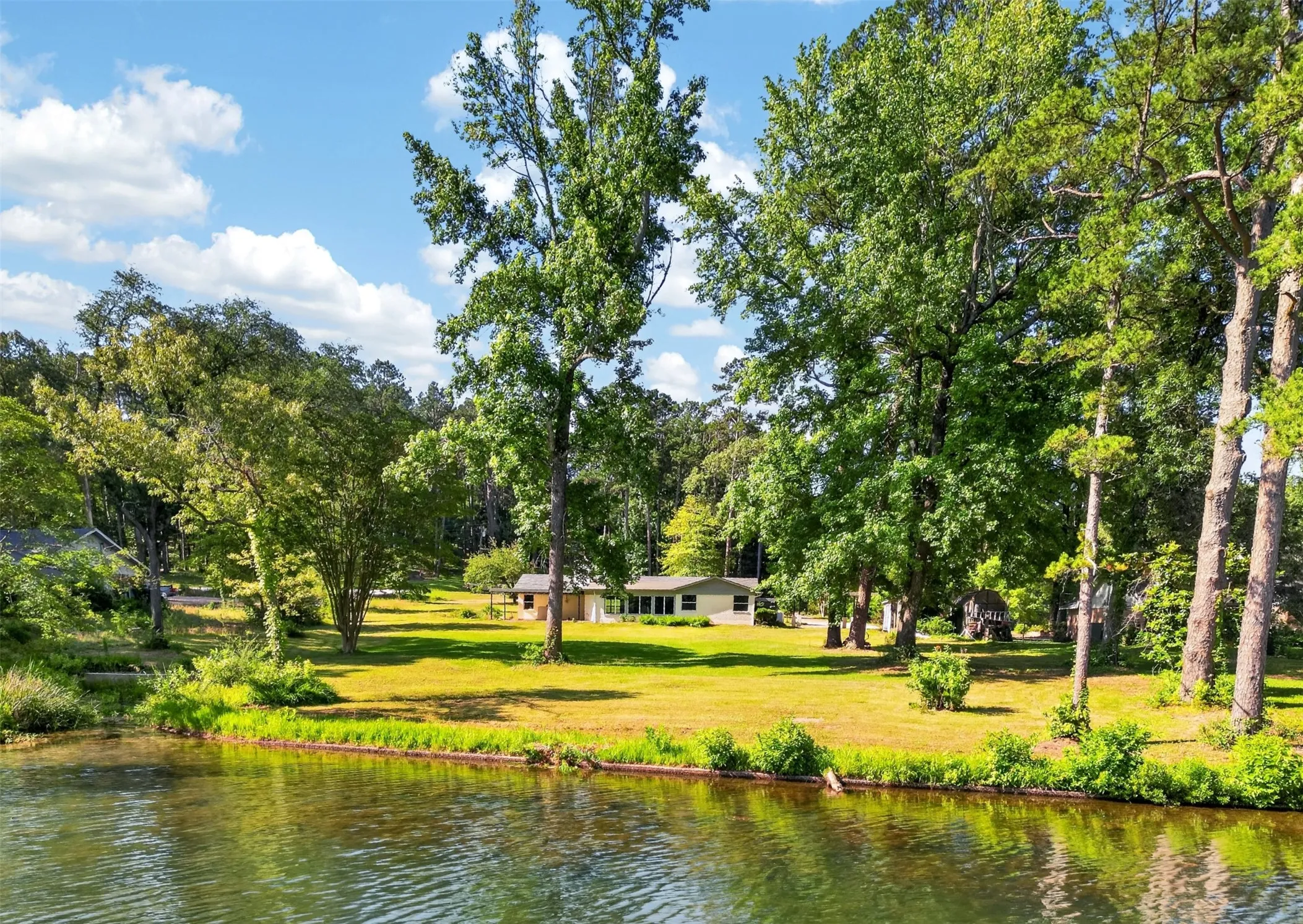 Single Family Residence For Sale in Smith County , 13426 County Road 468, Tyler, Texas 75704, 3 Bedroom, 3 Bathroom, Garage spaces, 2,800 Sqft, built in 1962, mls#21309820, Real Estate Agent in Tyler, Homes For Sale in Smith county, Homes For Sale in Tyler, Realtor in Tyler Texas, Real Estate Brokerage Independent Realty Texas, Luminita Cordes Realtor