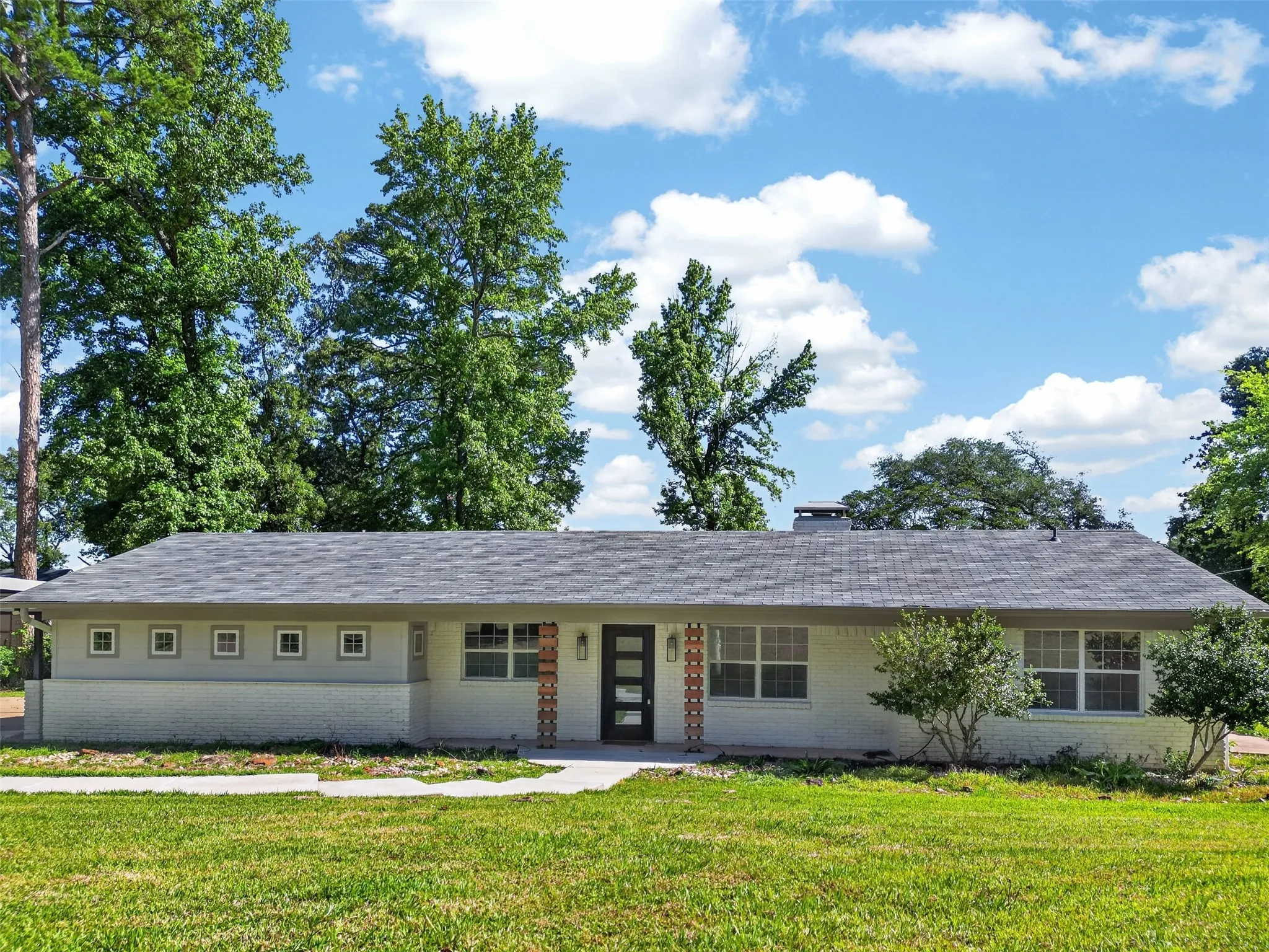 Single Family Residence For Sale in Smith County , 13426 County Road 468, Tyler, Texas 75704, 3 Bedroom, 3 Bathroom, Garage spaces, 2,800 Sqft, built in 1962, mls#21309820, Real Estate Agent in Tyler, Homes For Sale in Smith county, Homes For Sale in Tyler, Realtor in Tyler Texas, Real Estate Brokerage Independent Realty Texas, Luminita Cordes Realtor