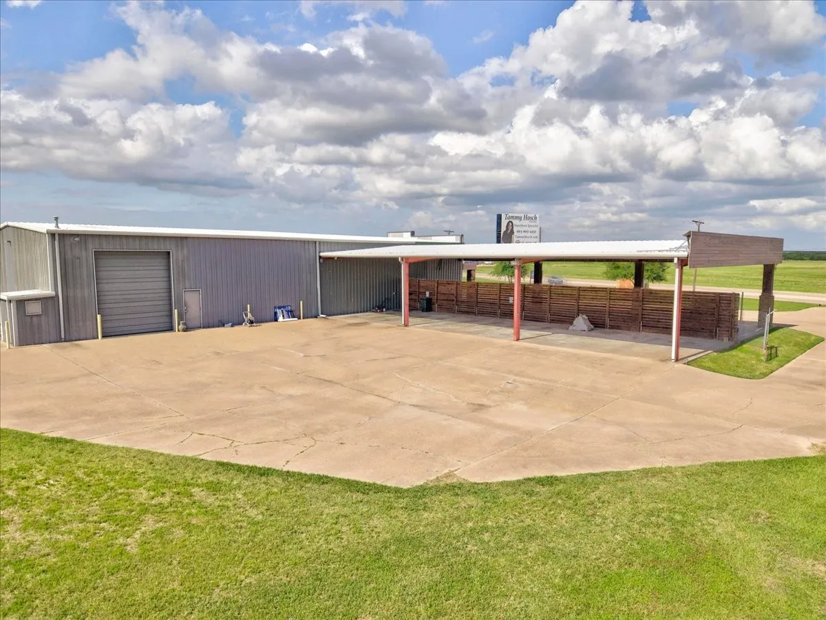 Retail For Sale in Henderson County , 1920 S 3rd Street, Mabank, Texas 75147, 0, 0, Garage spaces, 0 Sqft, built in 1999, mls#21309451, Real Estate Agent in Mabank, Homes For Sale in Henderson county, Homes For Sale in Mabank, Realtor in Mabank Texas, Real Estate Brokerage Independent Realty Texas, Luminita Cordes Realtor