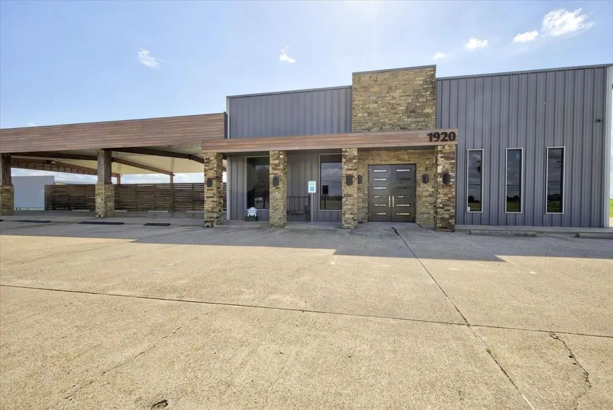 Retail For Sale in Henderson County , 1920 S 3rd Street, Mabank, Texas 75147, 0, 0, Garage spaces, 0 Sqft, built in 1999, mls#21309451, Real Estate Agent in Mabank, Homes For Sale in Henderson county, Homes For Sale in Mabank, Realtor in Mabank Texas, Real Estate Brokerage Independent Realty Texas, Luminita Cordes Realtor
