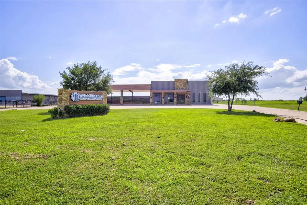 Retail For Sale in Henderson County , 1920 S 3rd Street, Mabank, Texas 75147, 0, 0, Garage spaces, 0 Sqft, built in 1999, mls#21309451, Real Estate Agent in Mabank, Homes For Sale in Henderson county, Homes For Sale in Mabank, Realtor in Mabank Texas, Real Estate Brokerage Independent Realty Texas, Luminita Cordes Realtor