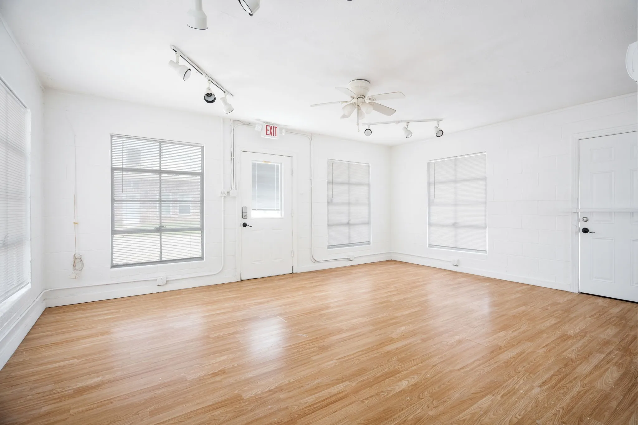Retail For Rent in Dallas County , 314 N Hastings, Duncanville, Texas 75116, 0, 0, Garage spaces, 0 Sqft, built in 1950, mls#21309827, Real Estate Agent in Duncanville, Homes For Rent in Dallas county, Homes For Rent in Duncanville, Realtor in Duncanville Texas, Real Estate Brokerage Independent Realty Texas, Luminita Cordes Realtor