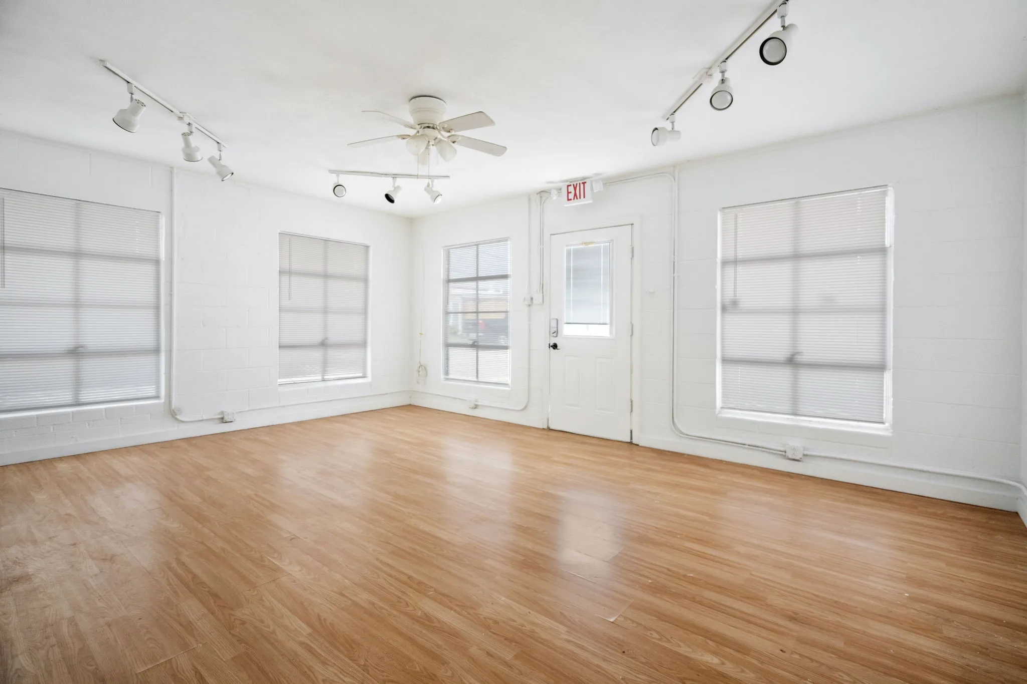 Retail For Rent in Dallas County , 314 N Hastings, Duncanville, Texas 75116, 0, 0, Garage spaces, 0 Sqft, built in 1950, mls#21309827, Real Estate Agent in Duncanville, Homes For Rent in Dallas county, Homes For Rent in Duncanville, Realtor in Duncanville Texas, Real Estate Brokerage Independent Realty Texas, Luminita Cordes Realtor