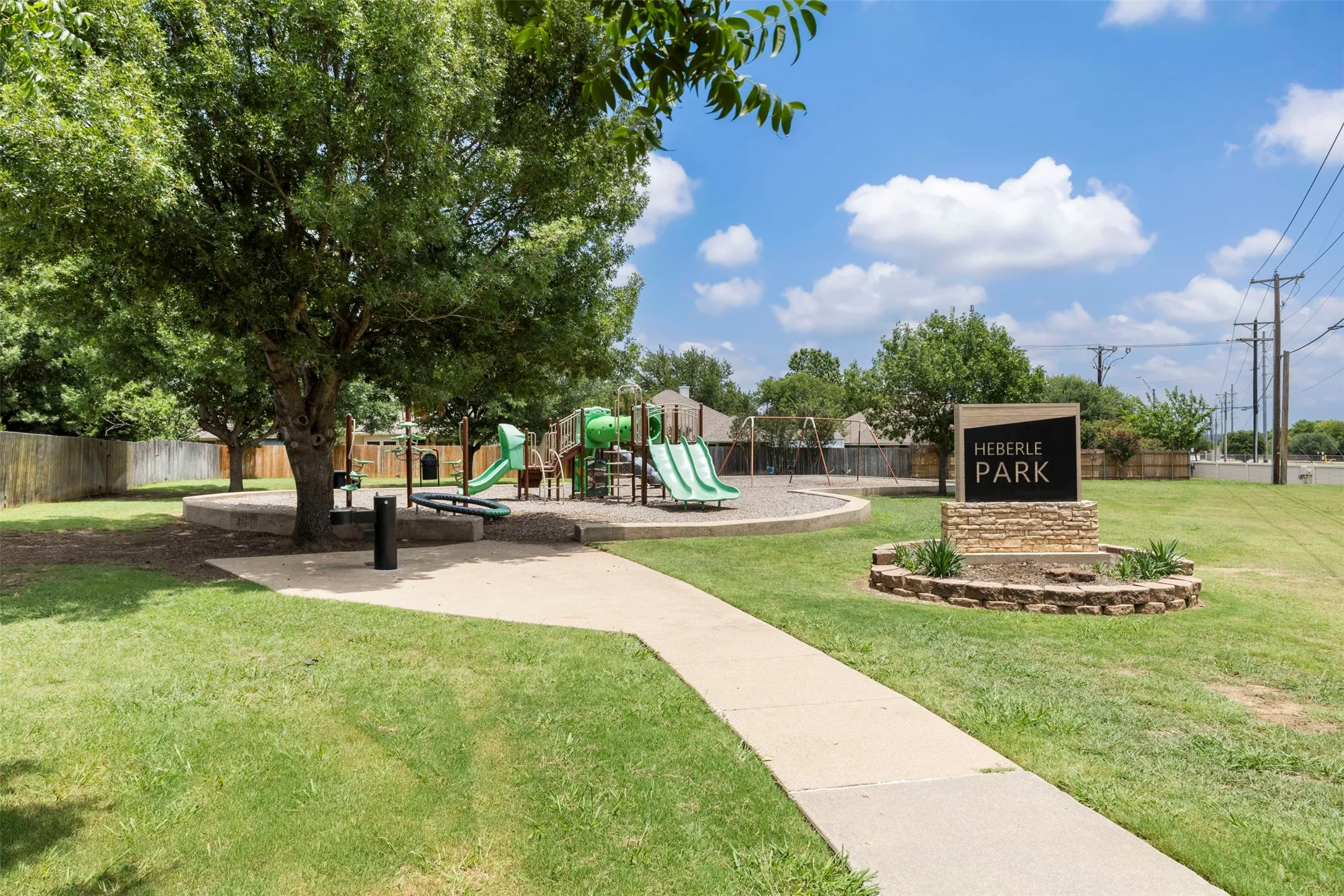 Single Family Residence For Sale in Tarrant County , 804 Tyler Court, Burleson, Texas 76028, 3 Bedroom, 2 Bathroom, 2 Garage spaces, 1,708 Sqft, built in 2003, mls#21309839, Real Estate Agent in Burleson, Homes For Sale in Tarrant county, Homes For Sale in Burleson, Realtor in Burleson Texas, Real Estate Brokerage Independent Realty Texas, Luminita Cordes Realtor