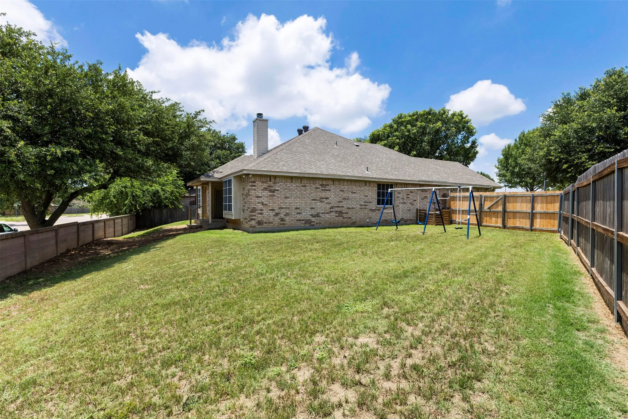 Single Family Residence For Sale in Tarrant County , 804 Tyler Court, Burleson, Texas 76028, 3 Bedroom, 2 Bathroom, 2 Garage spaces, 1,708 Sqft, built in 2003, mls#21309839, Real Estate Agent in Burleson, Homes For Sale in Tarrant county, Homes For Sale in Burleson, Realtor in Burleson Texas, Real Estate Brokerage Independent Realty Texas, Luminita Cordes Realtor