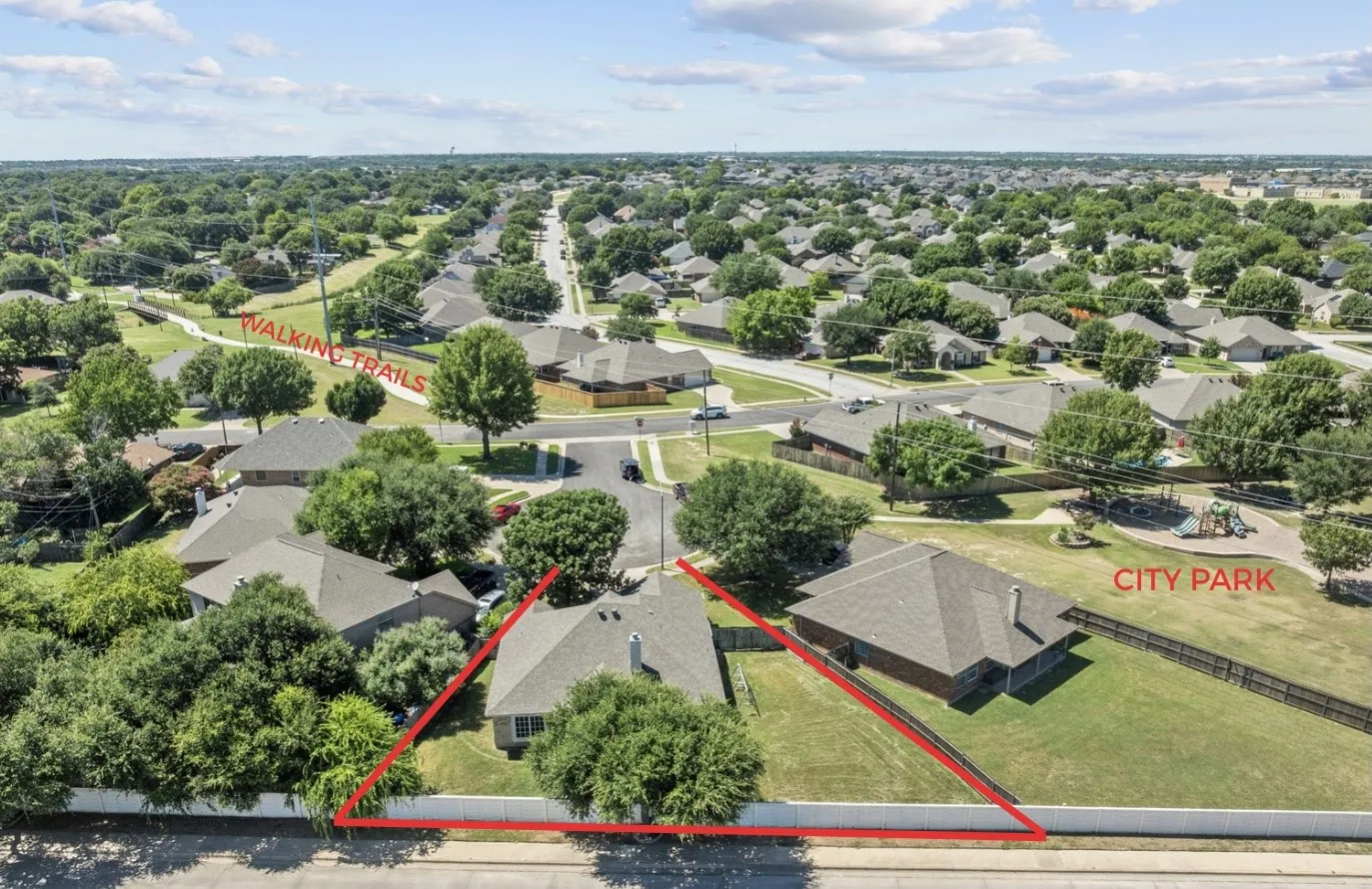 Single Family Residence For Sale in Tarrant County , 804 Tyler Court, Burleson, Texas 76028, 3 Bedroom, 2 Bathroom, 2 Garage spaces, 1,708 Sqft, built in 2003, mls#21309839, Real Estate Agent in Burleson, Homes For Sale in Tarrant county, Homes For Sale in Burleson, Realtor in Burleson Texas, Real Estate Brokerage Independent Realty Texas, Luminita Cordes Realtor