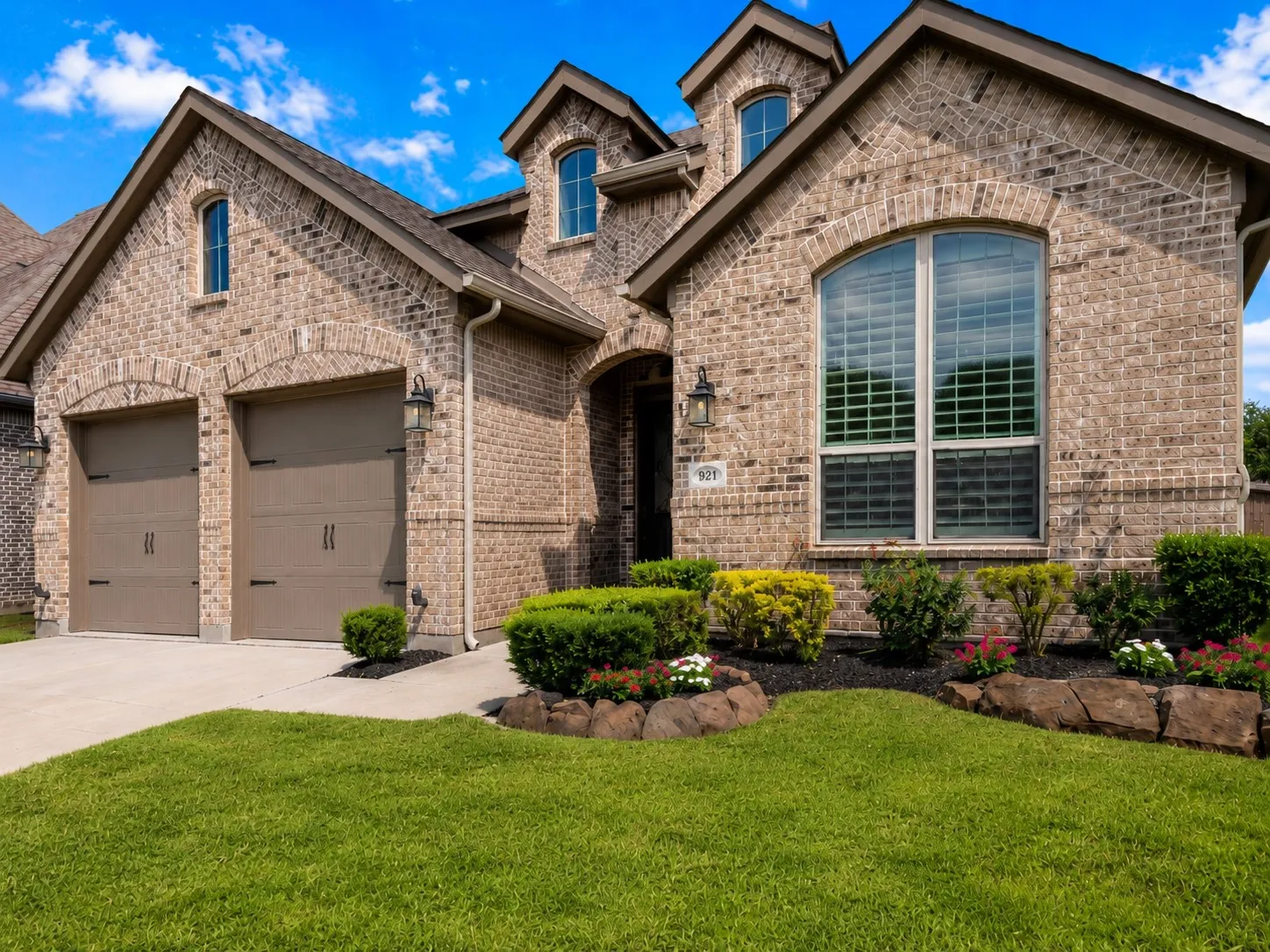 Single Family Residence For Sale in Collin County , 921 Hubbard Creek Trail, Mc Kinney, Texas 75071, 3 Bedroom, 3 Bathroom, 2 Garage spaces, 2,359 Sqft, built in 2019, mls#21308914, Real Estate Agent in Mc Kinney, Homes For Sale in Collin county, Homes For Sale in Mc Kinney, Realtor in Mc Kinney Texas, Real Estate Brokerage Independent Realty Texas, Luminita Cordes Realtor