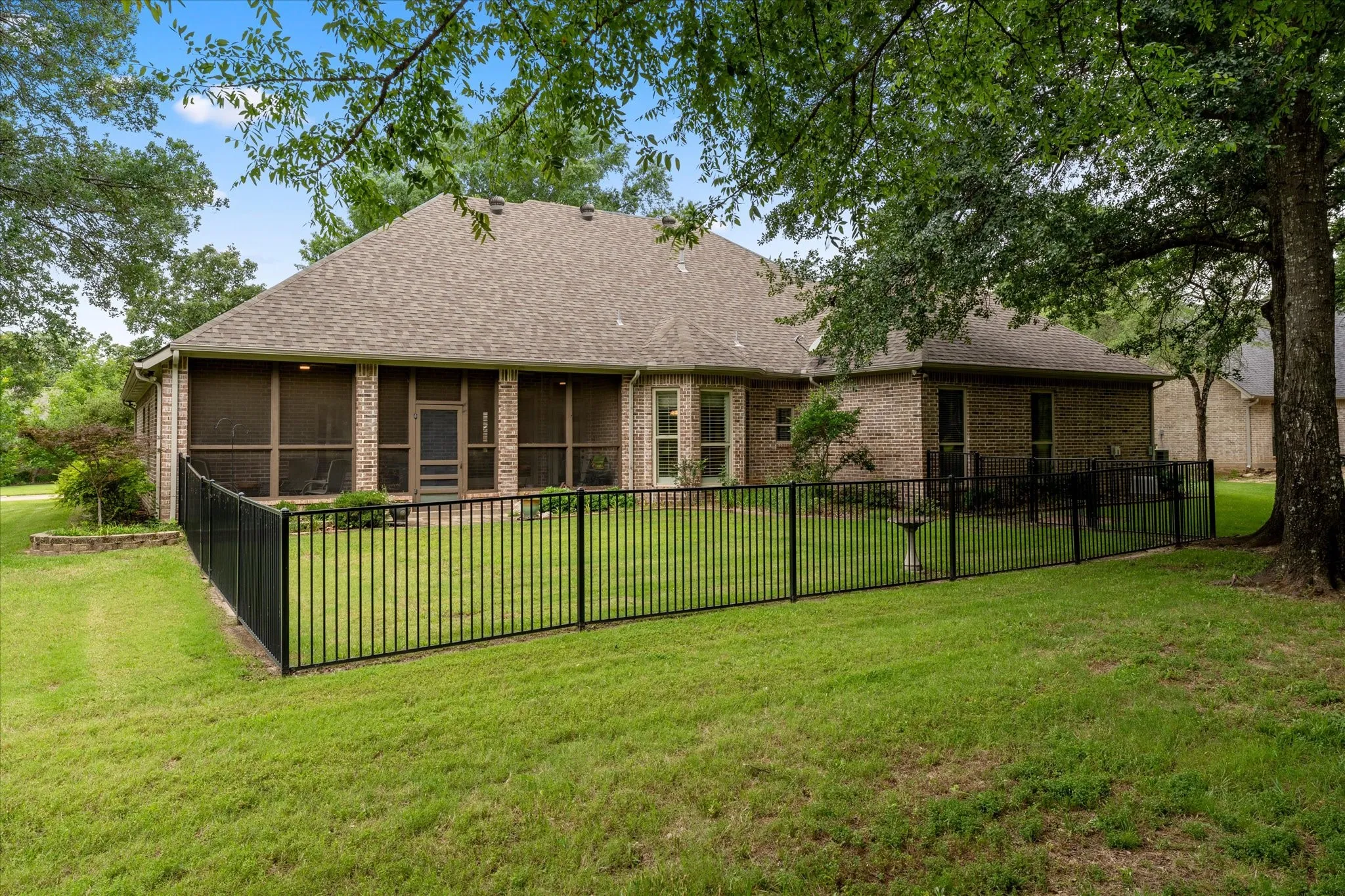 Single Family Residence For Sale in Wood County , 141 Private Road 5944, Yantis, Texas 75497, 3 Bedroom, 3 Bathroom, 3 Garage spaces, 2,426 Sqft, built in 2005, mls#21309848, Real Estate Agent in Yantis, Homes For Sale in Wood county, Homes For Sale in Yantis, Realtor in Yantis Texas, Real Estate Brokerage Independent Realty Texas, Luminita Cordes Realtor