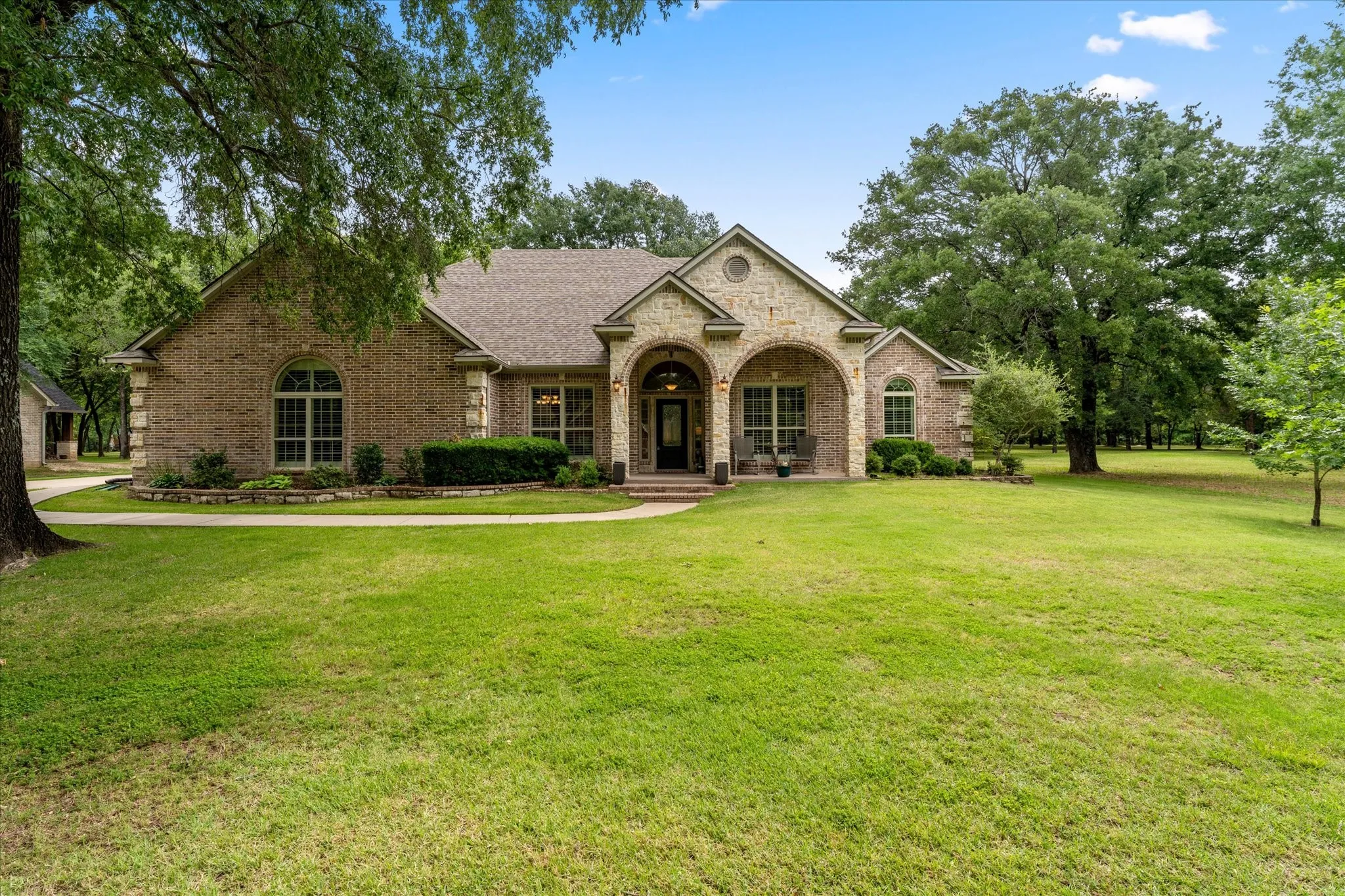 Single Family Residence For Sale in Wood County , 141 Private Road 5944, Yantis, Texas 75497, 3 Bedroom, 3 Bathroom, 3 Garage spaces, 2,426 Sqft, built in 2005, mls#21309848, Real Estate Agent in Yantis, Homes For Sale in Wood county, Homes For Sale in Yantis, Realtor in Yantis Texas, Real Estate Brokerage Independent Realty Texas, Luminita Cordes Realtor