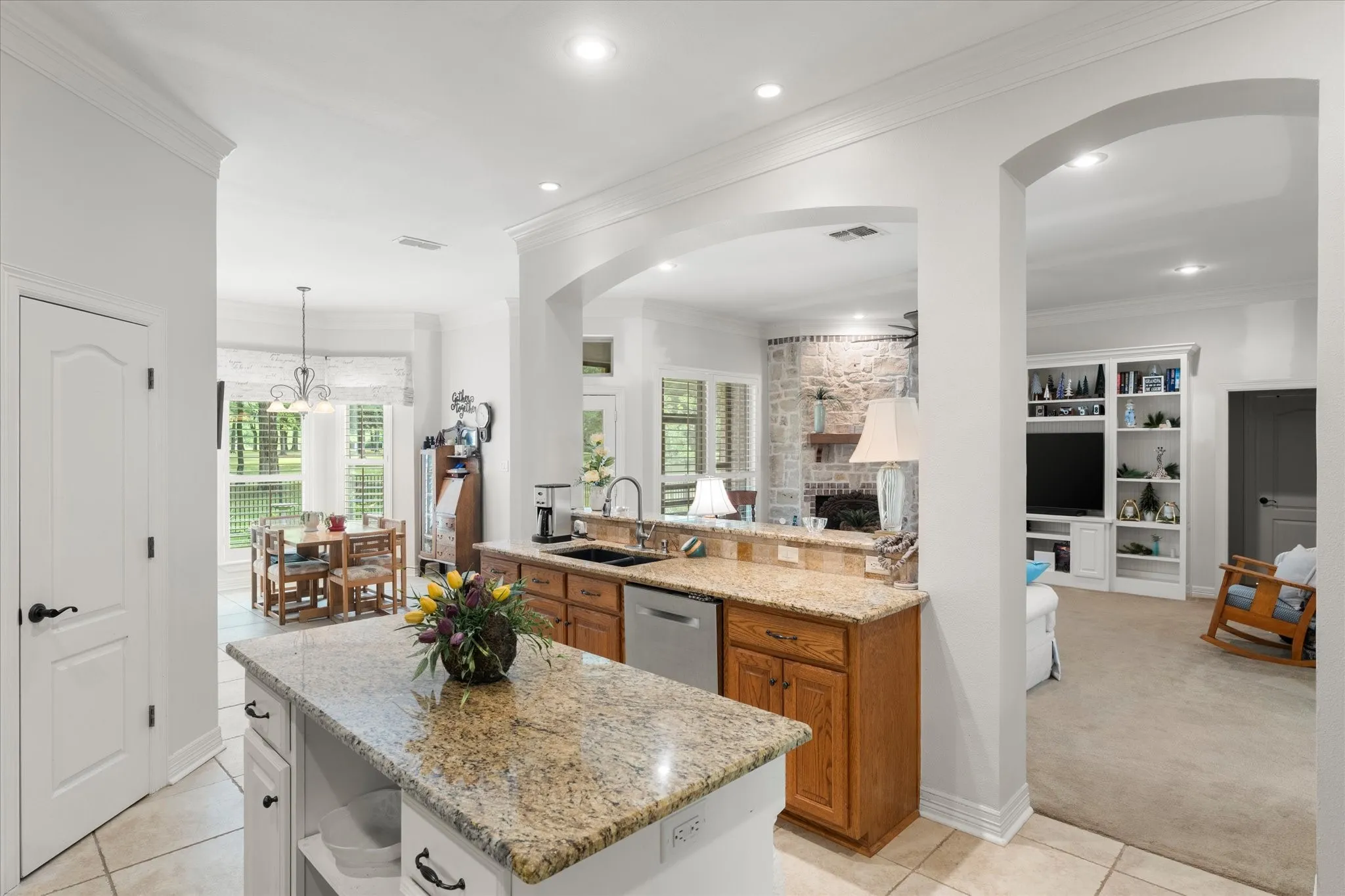 Single Family Residence For Sale in Wood County , 141 Private Road 5944, Yantis, Texas 75497, 3 Bedroom, 3 Bathroom, 3 Garage spaces, 2,426 Sqft, built in 2005, mls#21309848, Real Estate Agent in Yantis, Homes For Sale in Wood county, Homes For Sale in Yantis, Realtor in Yantis Texas, Real Estate Brokerage Independent Realty Texas, Luminita Cordes Realtor