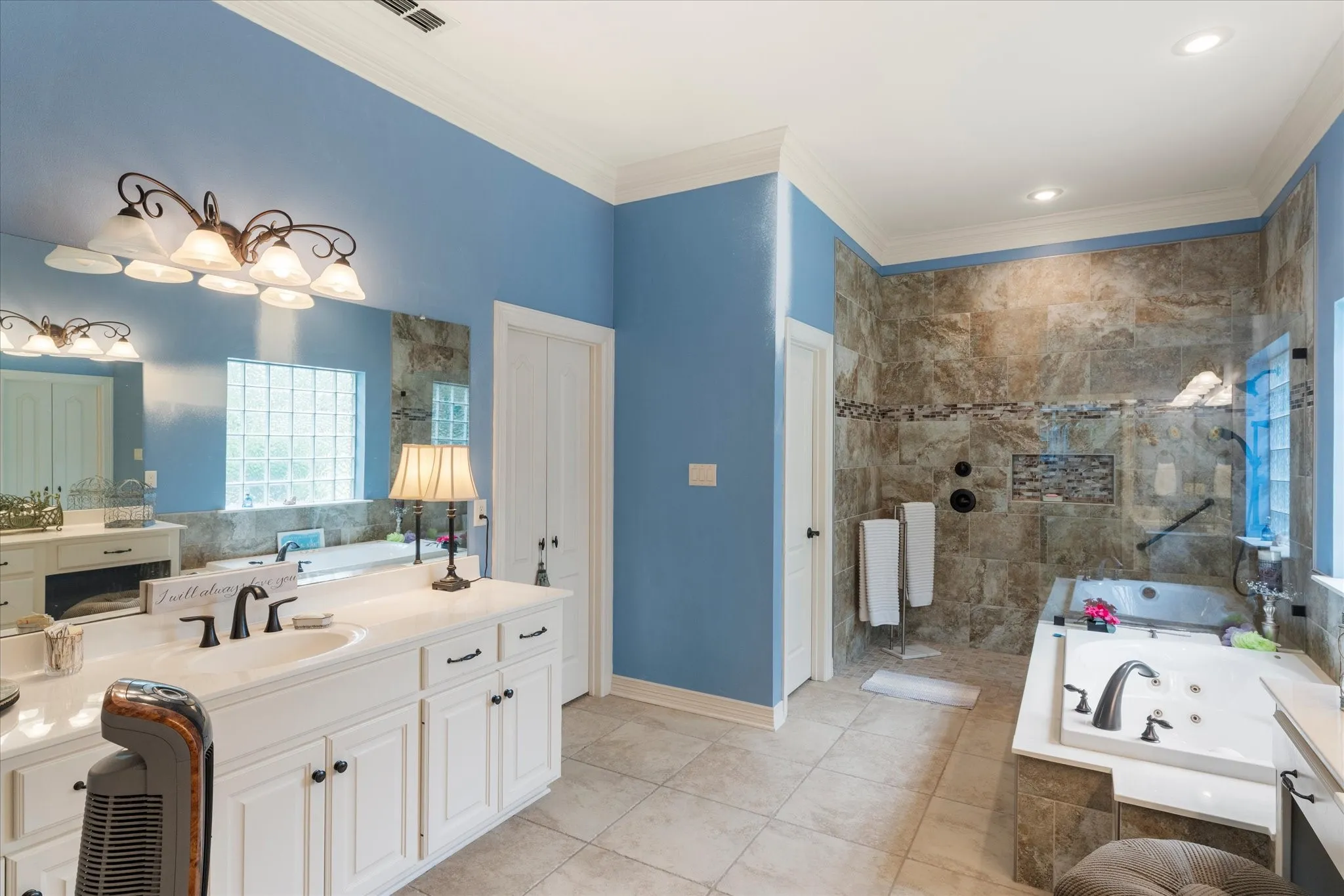Single Family Residence For Sale in Wood County , 141 Private Road 5944, Yantis, Texas 75497, 3 Bedroom, 3 Bathroom, 3 Garage spaces, 2,426 Sqft, built in 2005, mls#21309848, Real Estate Agent in Yantis, Homes For Sale in Wood county, Homes For Sale in Yantis, Realtor in Yantis Texas, Real Estate Brokerage Independent Realty Texas, Luminita Cordes Realtor