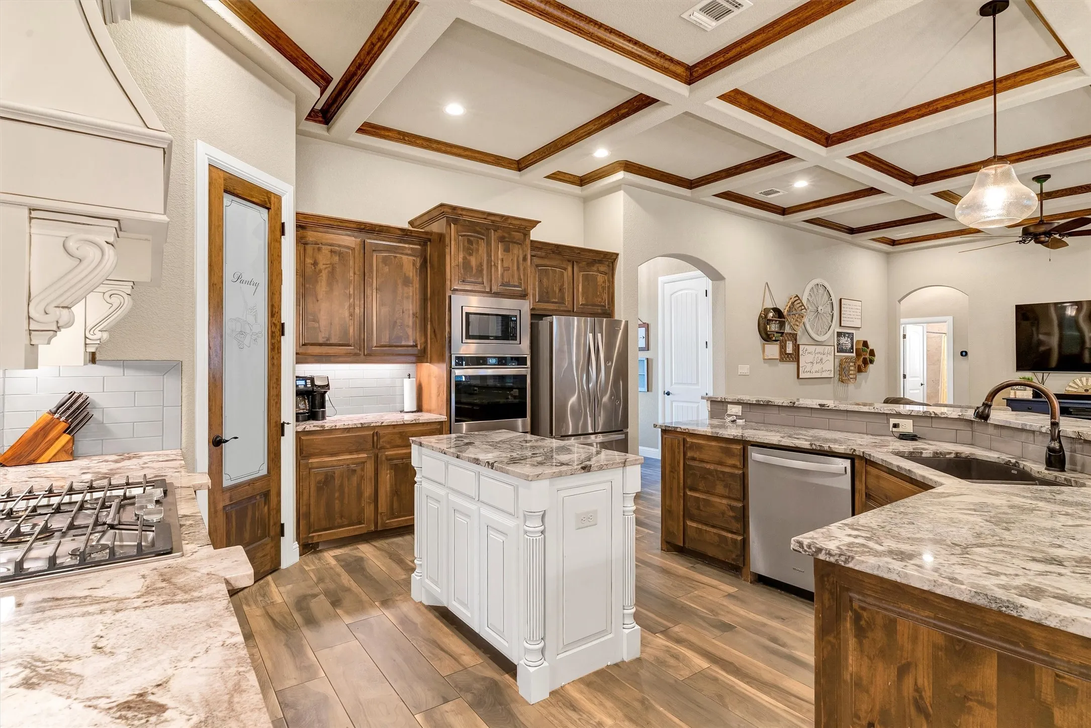 Single Family Residence For Sale in Hood County , 701 Milton Court, Granbury, Texas 76048, 5 Bedroom, 3 Bathroom, 3 Garage spaces, 2,982 Sqft, built in 2019, mls#21309623, Real Estate Agent in Granbury, Homes For Sale in Hood county, Homes For Sale in Granbury, Realtor in Granbury Texas, Real Estate Brokerage Independent Realty Texas, Luminita Cordes Realtor