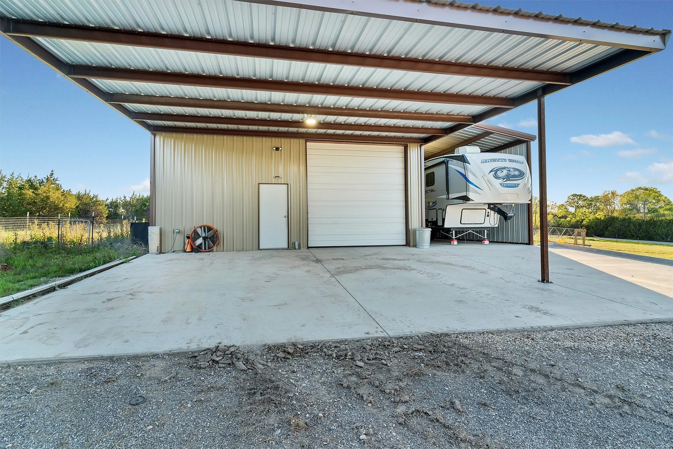 Single Family Residence For Sale in Hood County , 701 Milton Court, Granbury, Texas 76048, 5 Bedroom, 3 Bathroom, 3 Garage spaces, 2,982 Sqft, built in 2019, mls#21309623, Real Estate Agent in Granbury, Homes For Sale in Hood county, Homes For Sale in Granbury, Realtor in Granbury Texas, Real Estate Brokerage Independent Realty Texas, Luminita Cordes Realtor