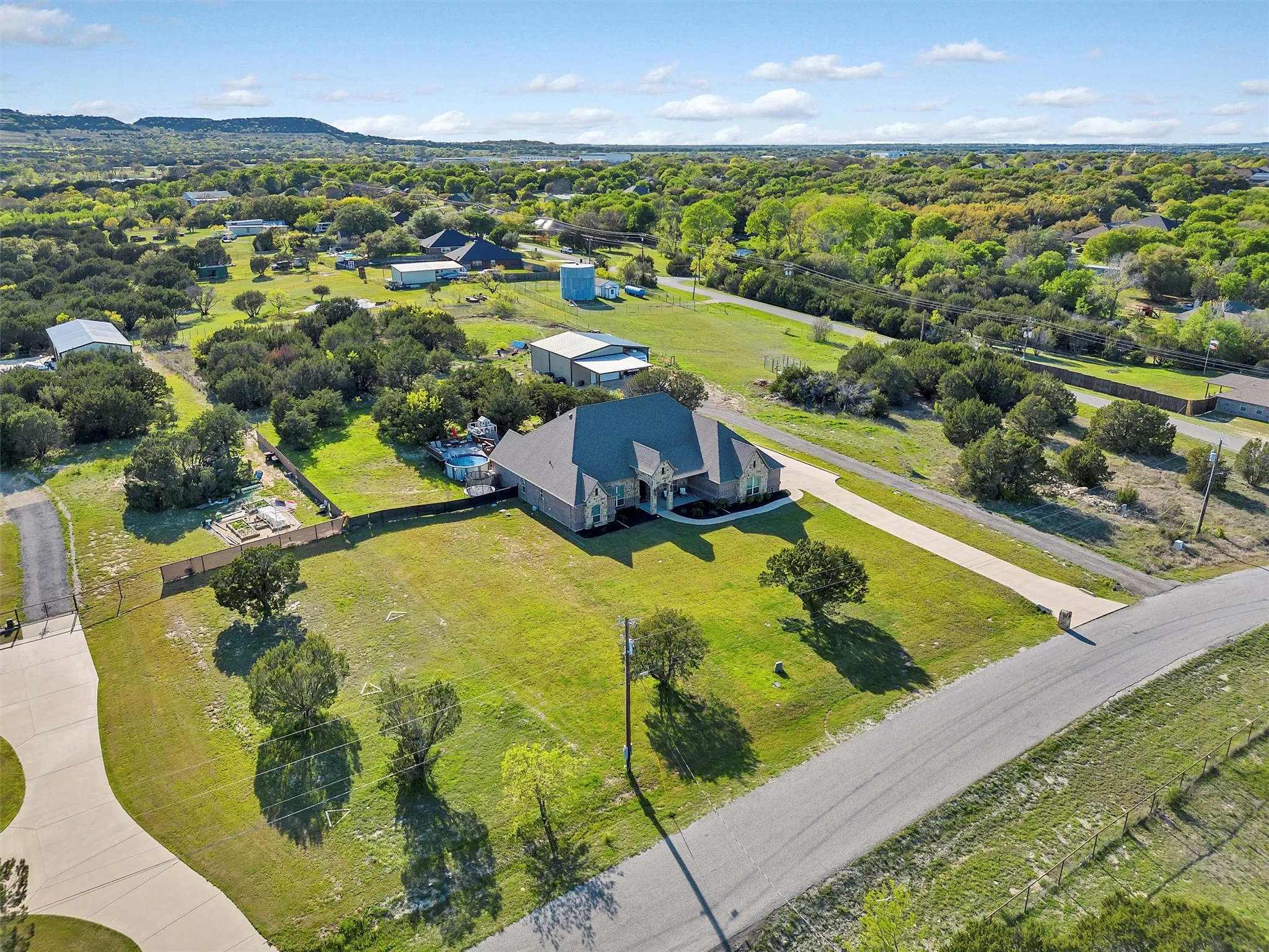 Single Family Residence For Sale in Hood County , 701 Milton Court, Granbury, Texas 76048, 5 Bedroom, 3 Bathroom, 3 Garage spaces, 2,982 Sqft, built in 2019, mls#21309623, Real Estate Agent in Granbury, Homes For Sale in Hood county, Homes For Sale in Granbury, Realtor in Granbury Texas, Real Estate Brokerage Independent Realty Texas, Luminita Cordes Realtor