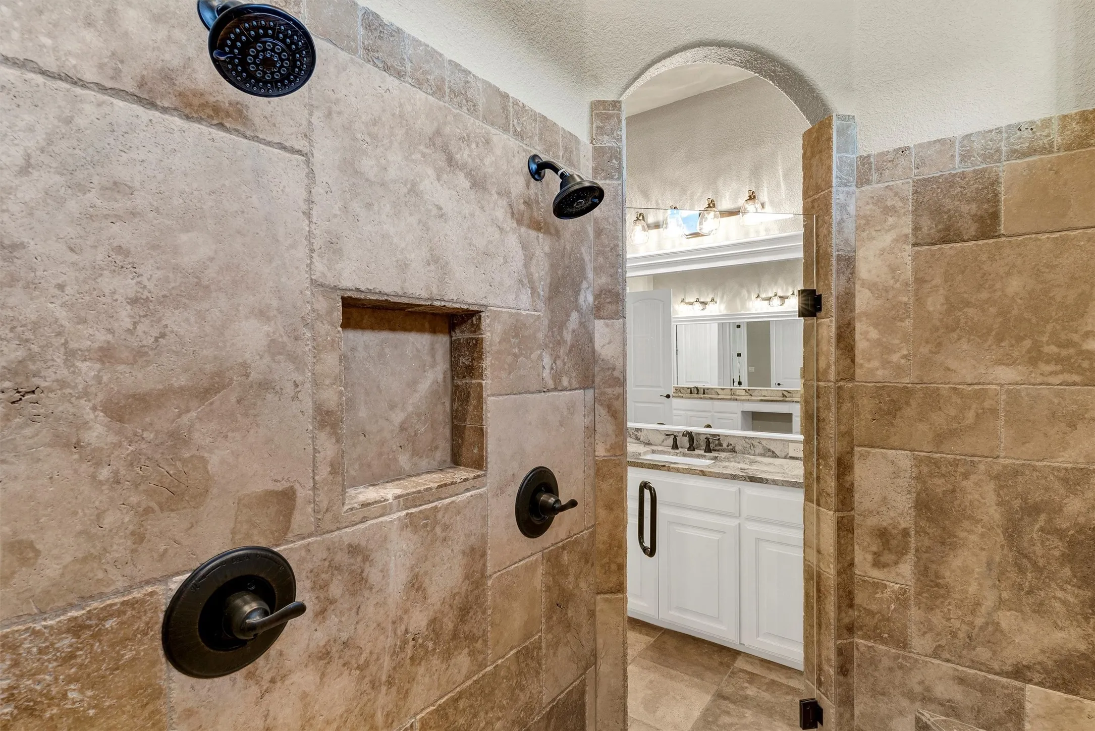 Single Family Residence For Sale in Hood County , 701 Milton Court, Granbury, Texas 76048, 5 Bedroom, 3 Bathroom, 3 Garage spaces, 2,982 Sqft, built in 2019, mls#21309623, Real Estate Agent in Granbury, Homes For Sale in Hood county, Homes For Sale in Granbury, Realtor in Granbury Texas, Real Estate Brokerage Independent Realty Texas, Luminita Cordes Realtor