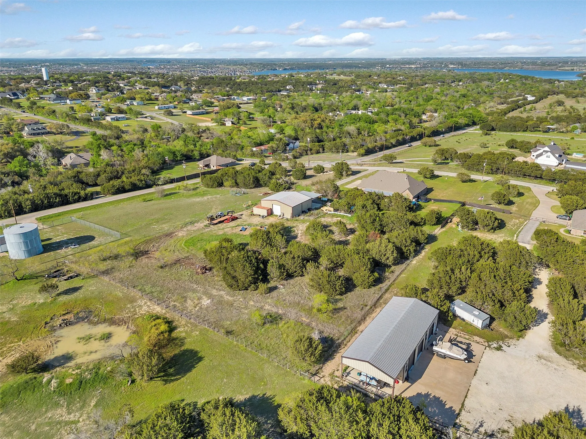 Single Family Residence For Sale in Hood County , 701 Milton Court, Granbury, Texas 76048, 5 Bedroom, 3 Bathroom, 3 Garage spaces, 2,982 Sqft, built in 2019, mls#21309623, Real Estate Agent in Granbury, Homes For Sale in Hood county, Homes For Sale in Granbury, Realtor in Granbury Texas, Real Estate Brokerage Independent Realty Texas, Luminita Cordes Realtor