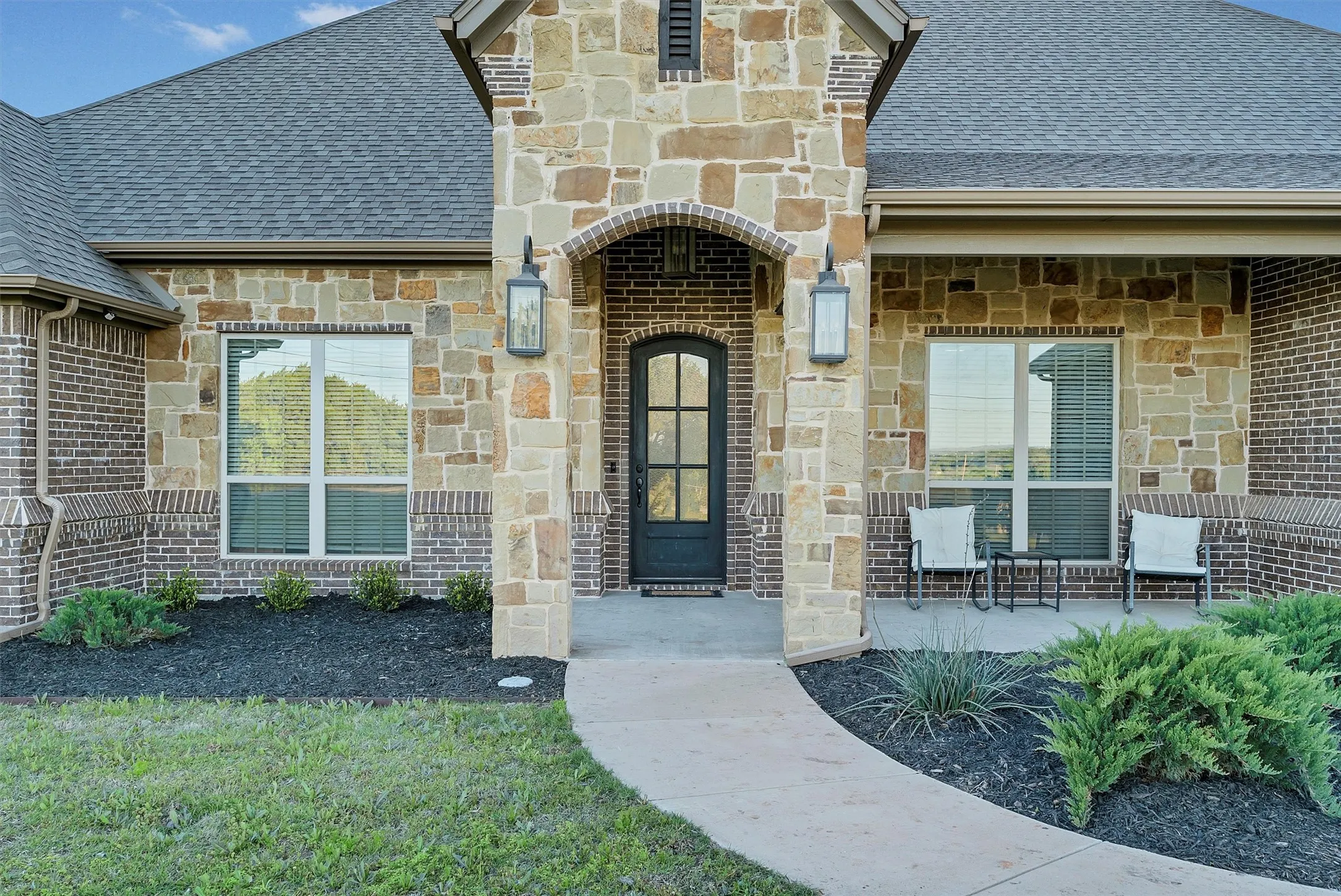 Single Family Residence For Sale in Hood County , 701 Milton Court, Granbury, Texas 76048, 5 Bedroom, 3 Bathroom, 3 Garage spaces, 2,982 Sqft, built in 2019, mls#21309623, Real Estate Agent in Granbury, Homes For Sale in Hood county, Homes For Sale in Granbury, Realtor in Granbury Texas, Real Estate Brokerage Independent Realty Texas, Luminita Cordes Realtor