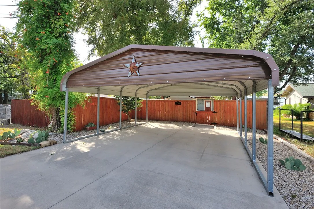 Single Family Residence For Sale in Parker County , 130 Marina View Court, Weatherford, Texas 76087, 2 Bedroom, 1 Bathroom, Garage spaces, 805 Sqft, built in 2008, Price $384,900, mls#21309336, Real Estate Agent in Weatherford, Homes For Sale in Parker county, Homes For Sale in Weatherford, Realtor in Weatherford Texas, Real Estate Brokerage Independent Realty Texas, Luminita Cordes Realtor
