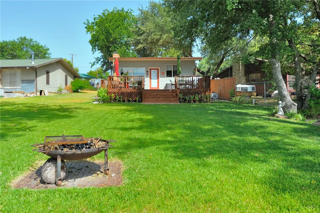 Single Family Residence For Sale in Parker County , 130 Marina View Court, Weatherford, Texas 76087, 2 Bedroom, 1 Bathroom, Garage spaces, 805 Sqft, built in 2008, Price $384,900, mls#21309336, Real Estate Agent in Weatherford, Homes For Sale in Parker county, Homes For Sale in Weatherford, Realtor in Weatherford Texas, Real Estate Brokerage Independent Realty Texas, Luminita Cordes Realtor