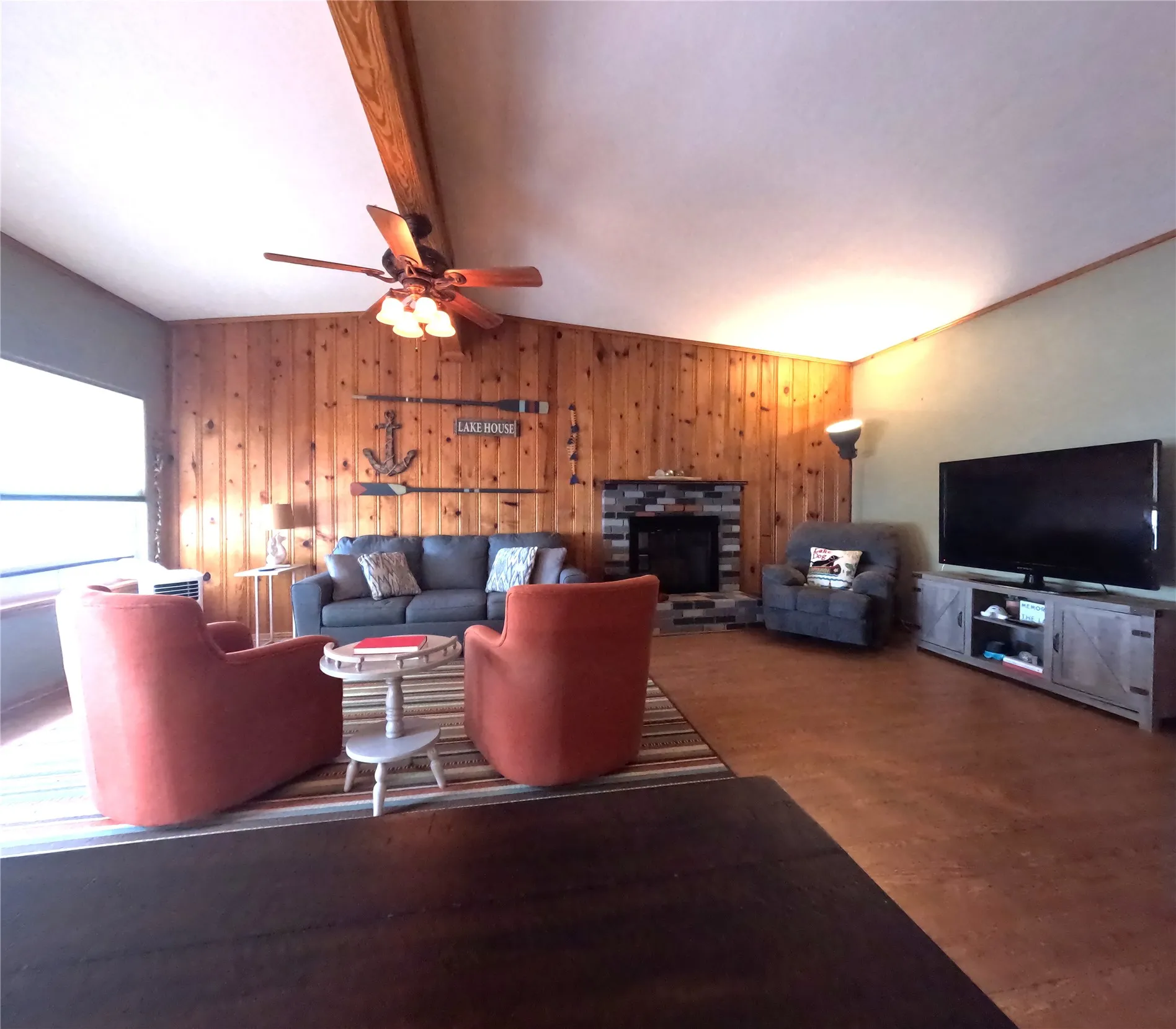 Single Family Residence For Sale in Parker County , 130 Marina View Court, Weatherford, Texas 76087, 2 Bedroom, 1 Bathroom, Garage spaces, 805 Sqft, built in 2008, Price $384,900, mls#21309336, Real Estate Agent in Weatherford, Homes For Sale in Parker county, Homes For Sale in Weatherford, Realtor in Weatherford Texas, Real Estate Brokerage Independent Realty Texas, Luminita Cordes Realtor