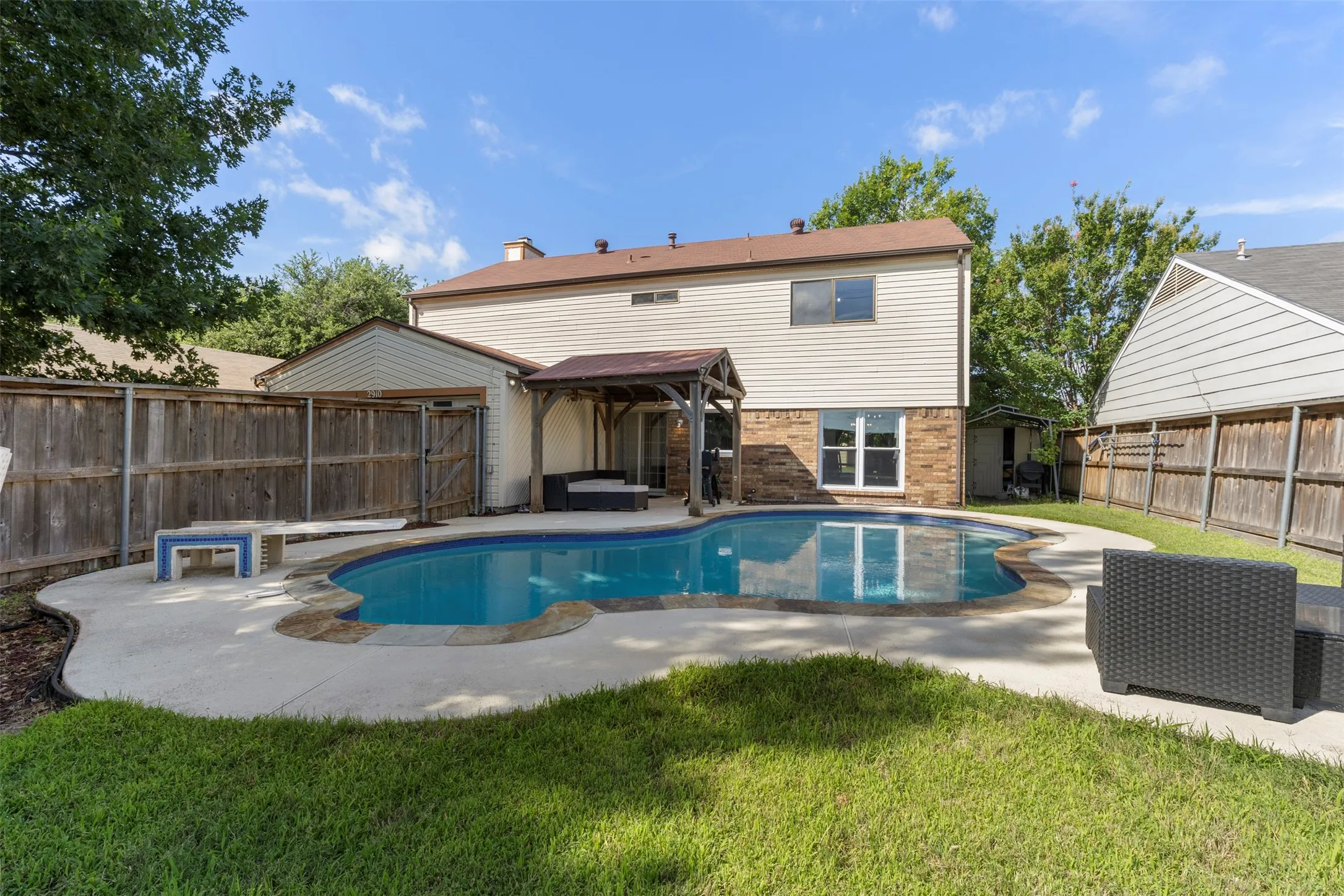 Single Family Residence For Sale in Dallas County , 2910 Geneva Drive, Garland, Texas 75040, 4 Bedroom, 3 Bathroom, 2 Garage spaces, 2,364 Sqft, built in 1984, mls#21302917, Real Estate Agent in Garland, Homes For Sale in Dallas county, Homes For Sale in Garland, Realtor in Garland Texas, Real Estate Brokerage Independent Realty Texas, Luminita Cordes Realtor