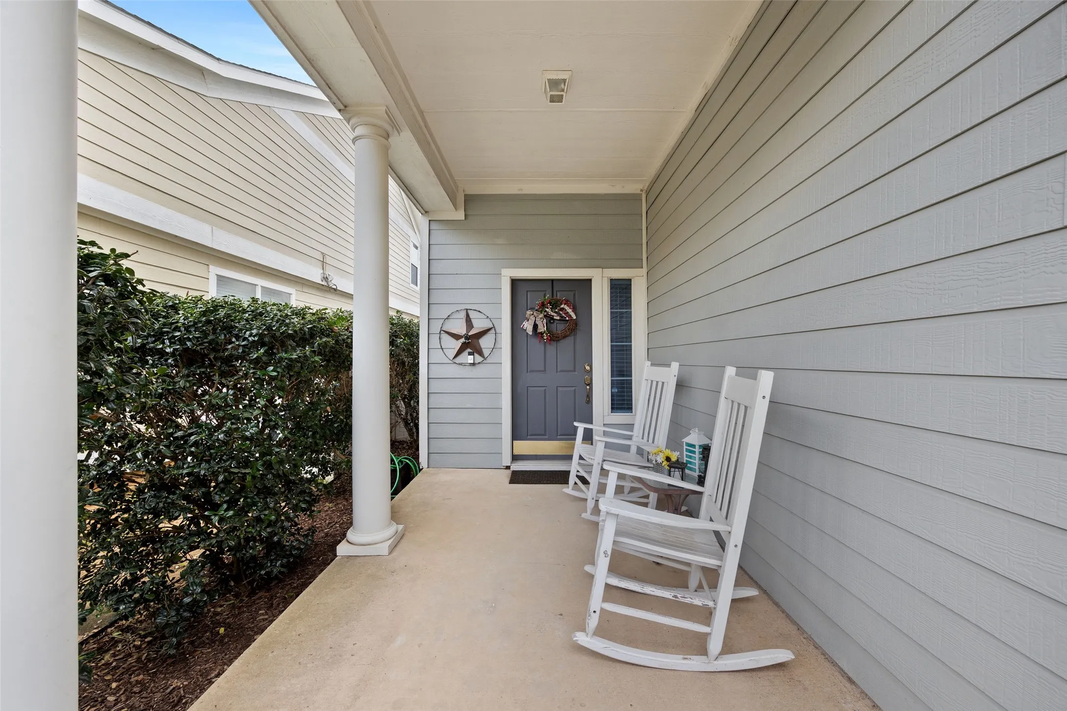 Adorable covered porch.