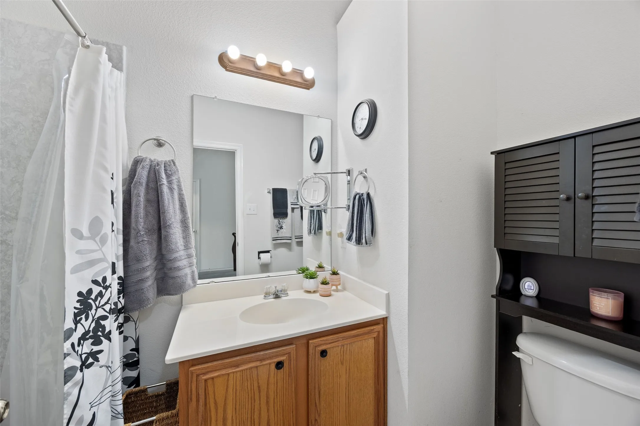 En-suite bathroom.
