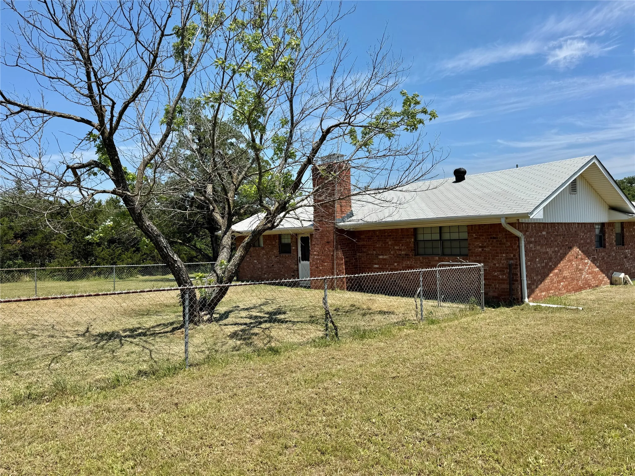 Single Family Residence For Sale in Cooke County , 450 Woodbine Estates Road, Gainesville, Texas 76240, 2 Bedroom, 2 Bathroom, Garage spaces, 1,598 Sqft, built in 1978, mls#21309856, Real Estate Agent in Gainesville, Homes For Sale in Cooke county, Homes For Sale in Gainesville, Realtor in Gainesville Texas, Real Estate Brokerage Independent Realty Texas, Luminita Cordes Realtor