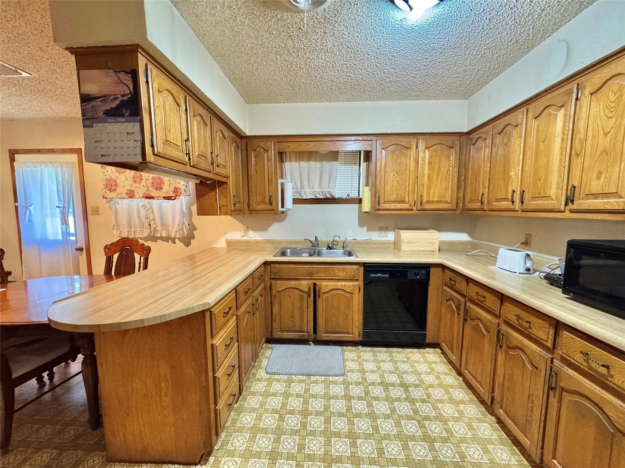 Single Family Residence For Sale in Cooke County , 450 Woodbine Estates Road, Gainesville, Texas 76240, 2 Bedroom, 2 Bathroom, Garage spaces, 1,598 Sqft, built in 1978, mls#21309856, Real Estate Agent in Gainesville, Homes For Sale in Cooke county, Homes For Sale in Gainesville, Realtor in Gainesville Texas, Real Estate Brokerage Independent Realty Texas, Luminita Cordes Realtor