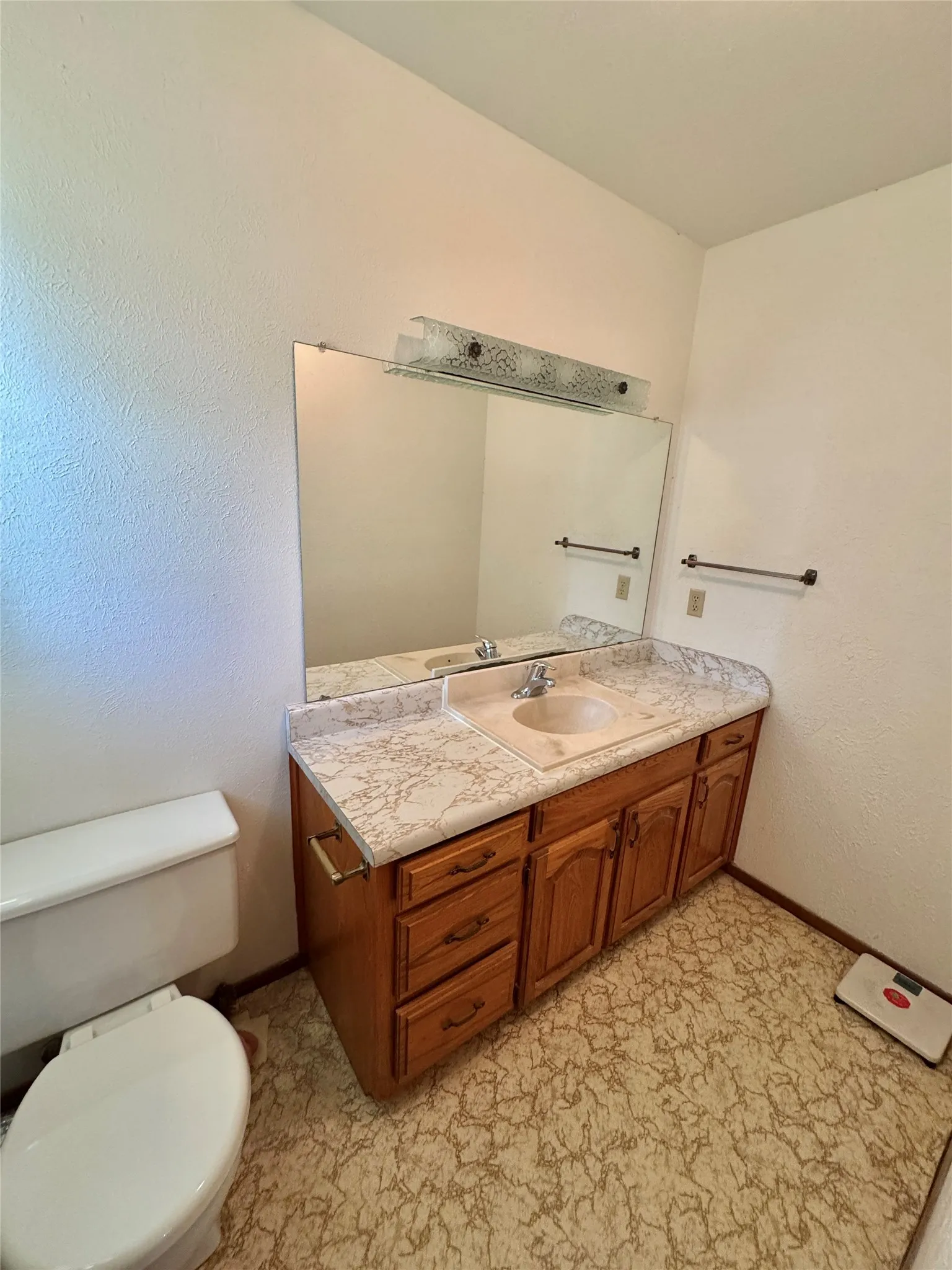 Single Family Residence For Sale in Cooke County , 450 Woodbine Estates Road, Gainesville, Texas 76240, 2 Bedroom, 2 Bathroom, Garage spaces, 1,598 Sqft, built in 1978, mls#21309856, Real Estate Agent in Gainesville, Homes For Sale in Cooke county, Homes For Sale in Gainesville, Realtor in Gainesville Texas, Real Estate Brokerage Independent Realty Texas, Luminita Cordes Realtor