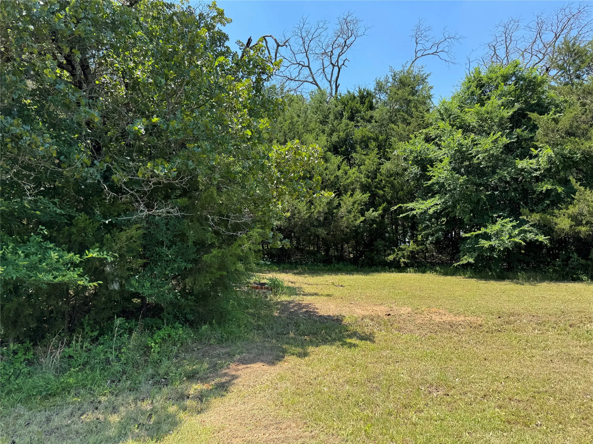 Single Family Residence For Sale in Cooke County , 450 Woodbine Estates Road, Gainesville, Texas 76240, 2 Bedroom, 2 Bathroom, Garage spaces, 1,598 Sqft, built in 1978, mls#21309856, Real Estate Agent in Gainesville, Homes For Sale in Cooke county, Homes For Sale in Gainesville, Realtor in Gainesville Texas, Real Estate Brokerage Independent Realty Texas, Luminita Cordes Realtor