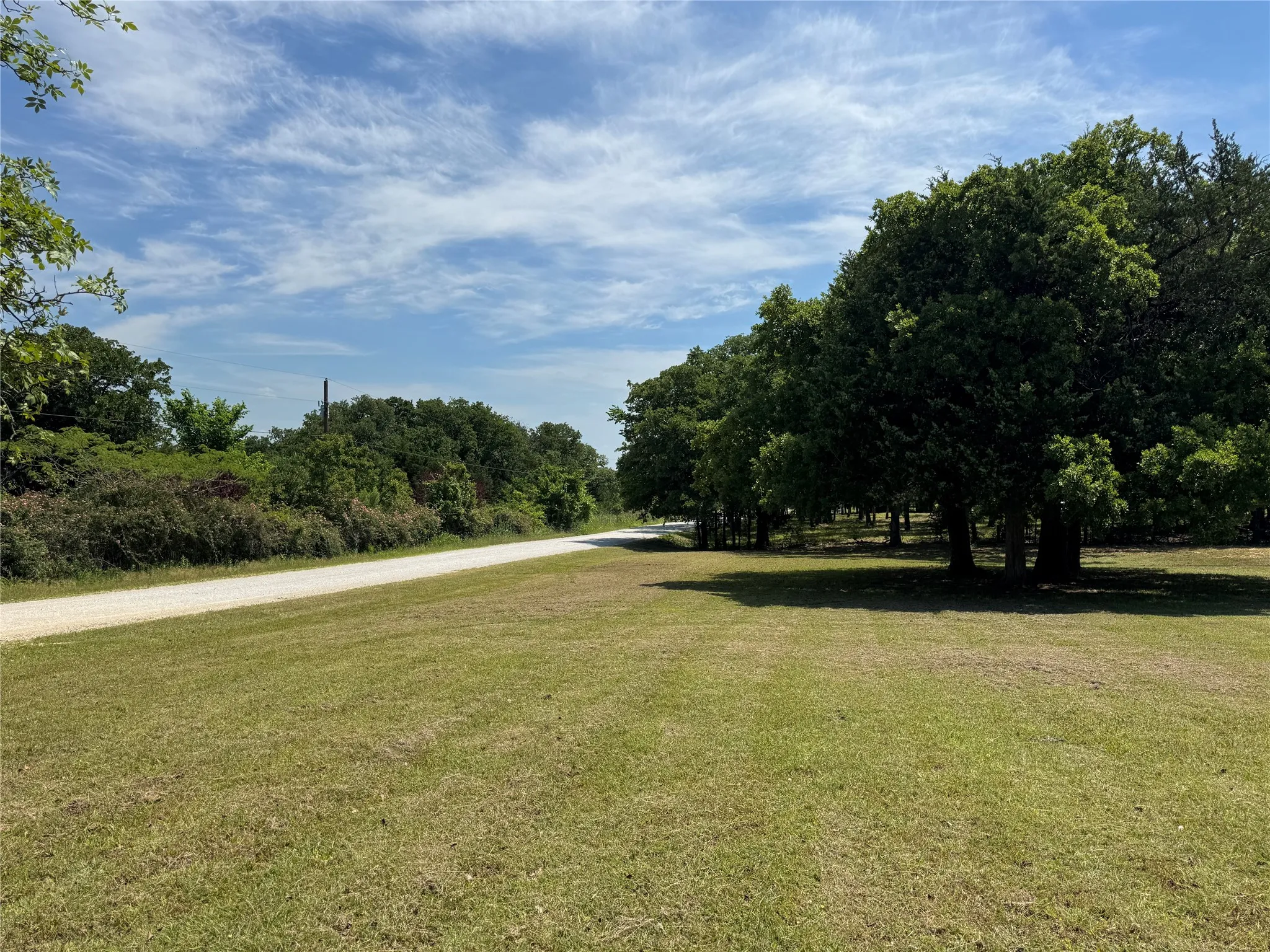 Single Family Residence For Sale in Cooke County , 450 Woodbine Estates Road, Gainesville, Texas 76240, 2 Bedroom, 2 Bathroom, Garage spaces, 1,598 Sqft, built in 1978, mls#21309856, Real Estate Agent in Gainesville, Homes For Sale in Cooke county, Homes For Sale in Gainesville, Realtor in Gainesville Texas, Real Estate Brokerage Independent Realty Texas, Luminita Cordes Realtor
