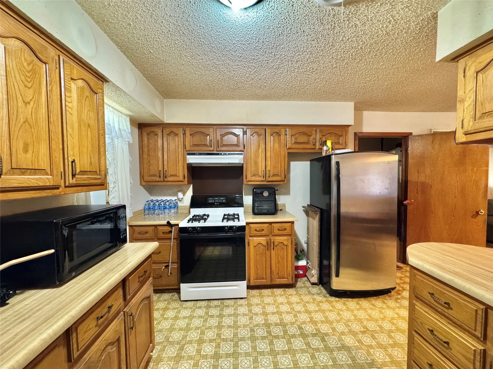 Single Family Residence For Sale in Cooke County , 450 Woodbine Estates Road, Gainesville, Texas 76240, 2 Bedroom, 2 Bathroom, Garage spaces, 1,598 Sqft, built in 1978, mls#21309856, Real Estate Agent in Gainesville, Homes For Sale in Cooke county, Homes For Sale in Gainesville, Realtor in Gainesville Texas, Real Estate Brokerage Independent Realty Texas, Luminita Cordes Realtor