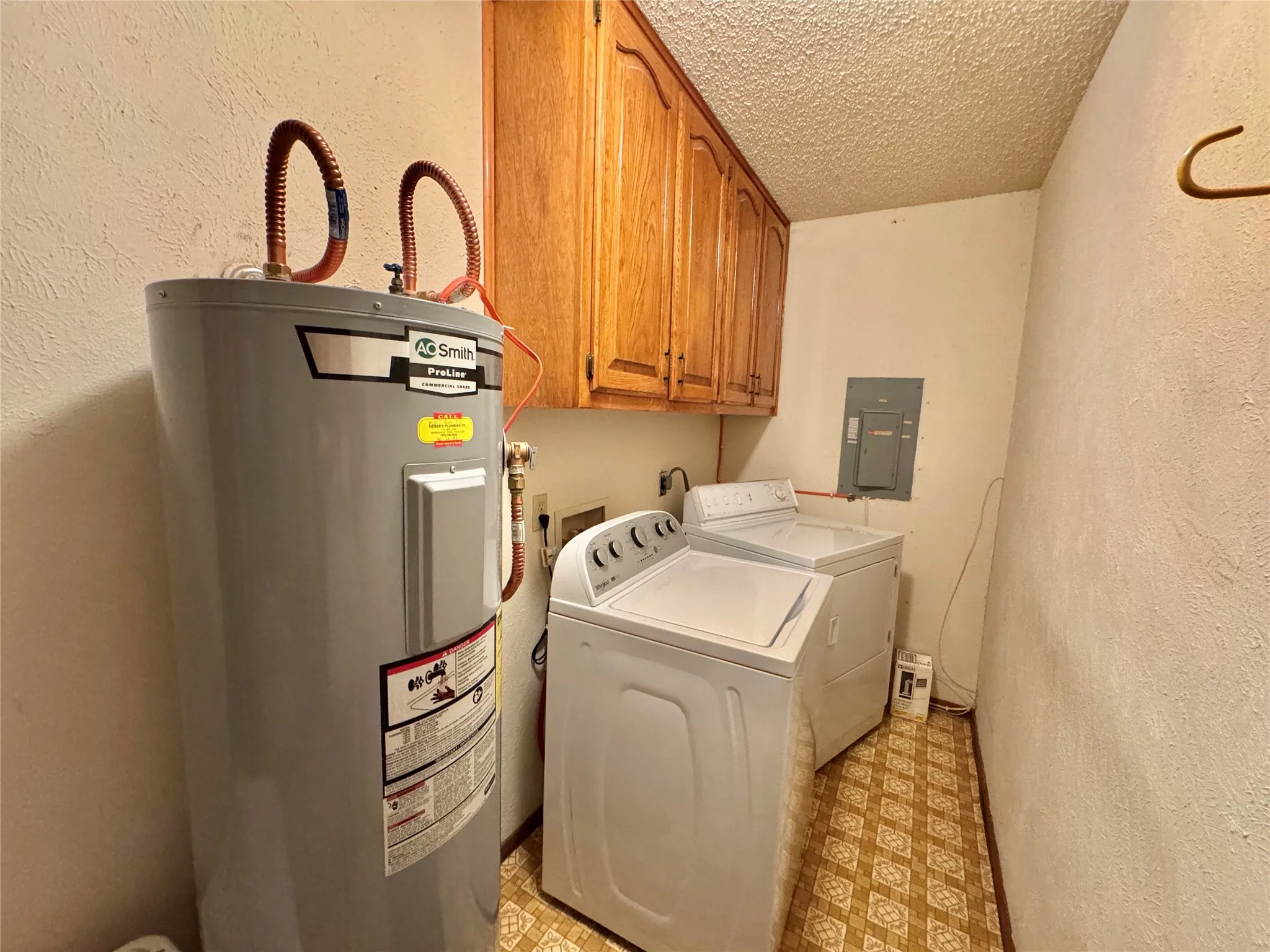 Single Family Residence For Sale in Cooke County , 450 Woodbine Estates Road, Gainesville, Texas 76240, 2 Bedroom, 2 Bathroom, Garage spaces, 1,598 Sqft, built in 1978, mls#21309856, Real Estate Agent in Gainesville, Homes For Sale in Cooke county, Homes For Sale in Gainesville, Realtor in Gainesville Texas, Real Estate Brokerage Independent Realty Texas, Luminita Cordes Realtor