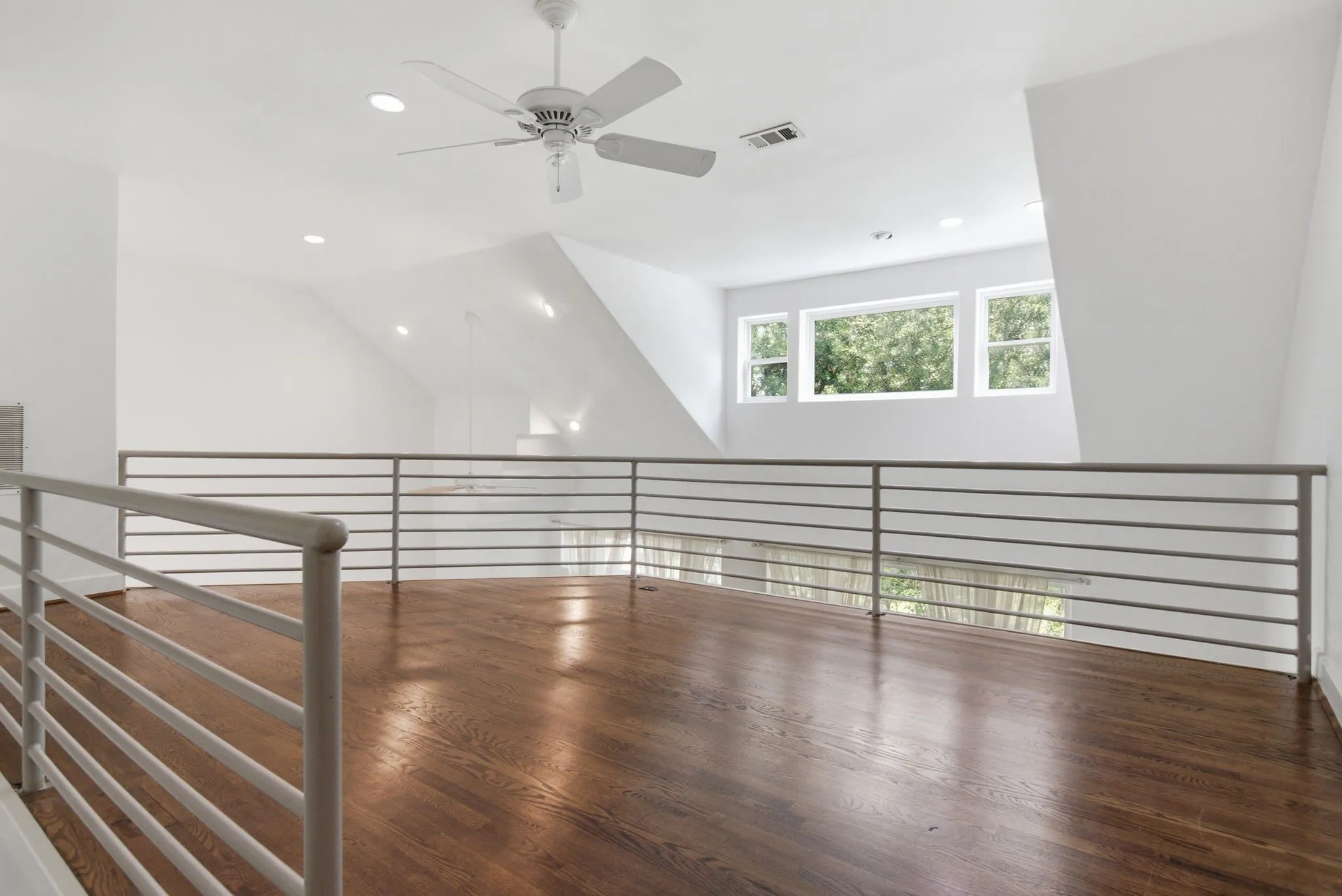 Single Family Residence For Sale in Dallas County , 3549 Wheeler Street, Dallas, Texas 75209, 2 Bedroom, 2 Bathroom, 2 Garage spaces, 1,944 Sqft, built in 2000, mls#21291650, Real Estate Agent in Dallas, Homes For Sale in Dallas county, Homes For Sale in Dallas, Realtor in Dallas Texas, Real Estate Brokerage Independent Realty Texas, Luminita Cordes Realtor