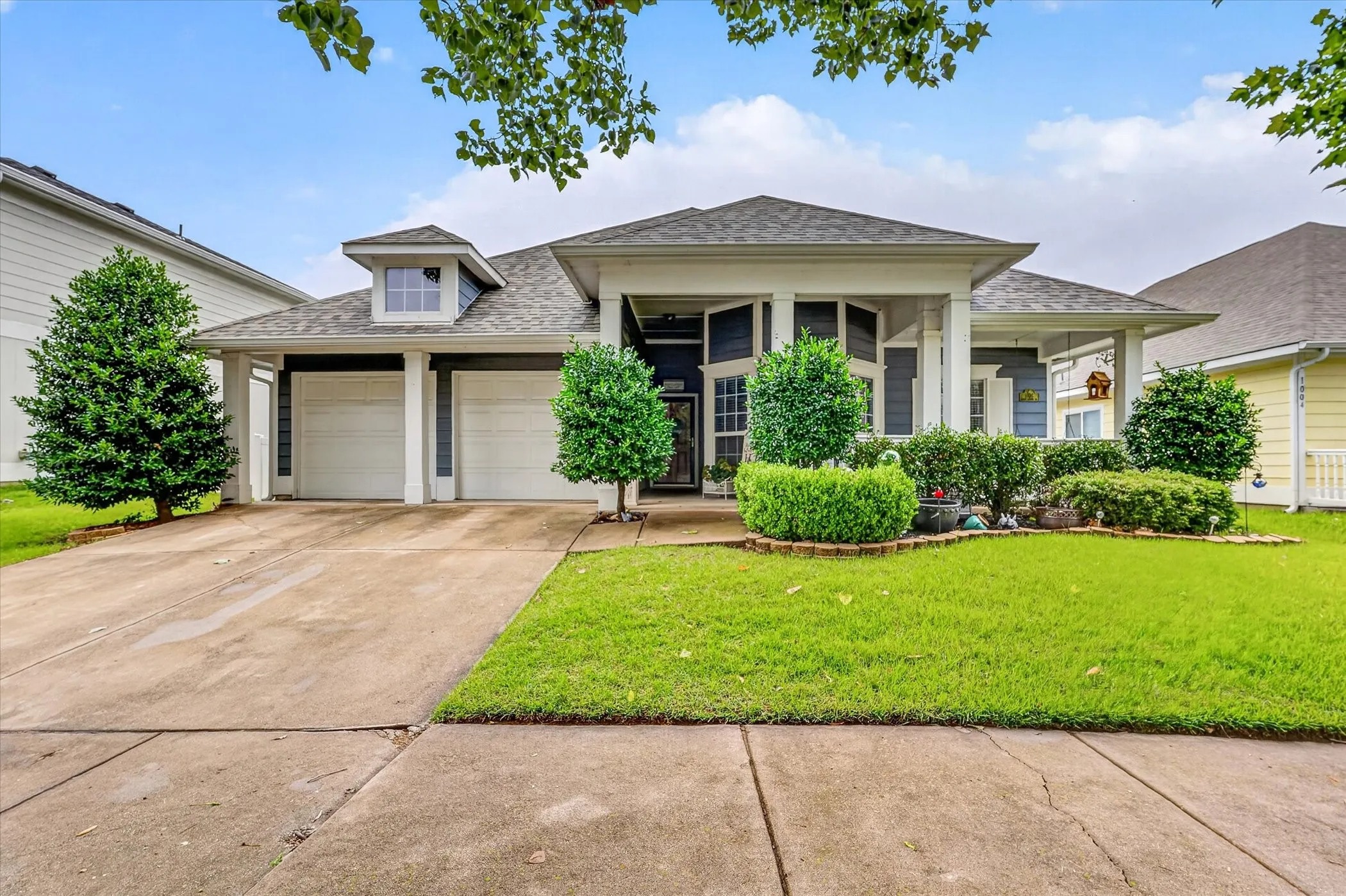 Single Family Residence For Sale in Denton County , 1008 Bell Manor Drive, Savannah, Texas 76227, 3 Bedroom, 2 Bathroom, 2 Garage spaces, 1,887 Sqft, built in 2005, mls#21308816, Real Estate Agent in Savannah, Homes For Sale in Denton county, Homes For Sale in Savannah, Realtor in Savannah Texas, Real Estate Brokerage Independent Realty Texas, Luminita Cordes Realtor