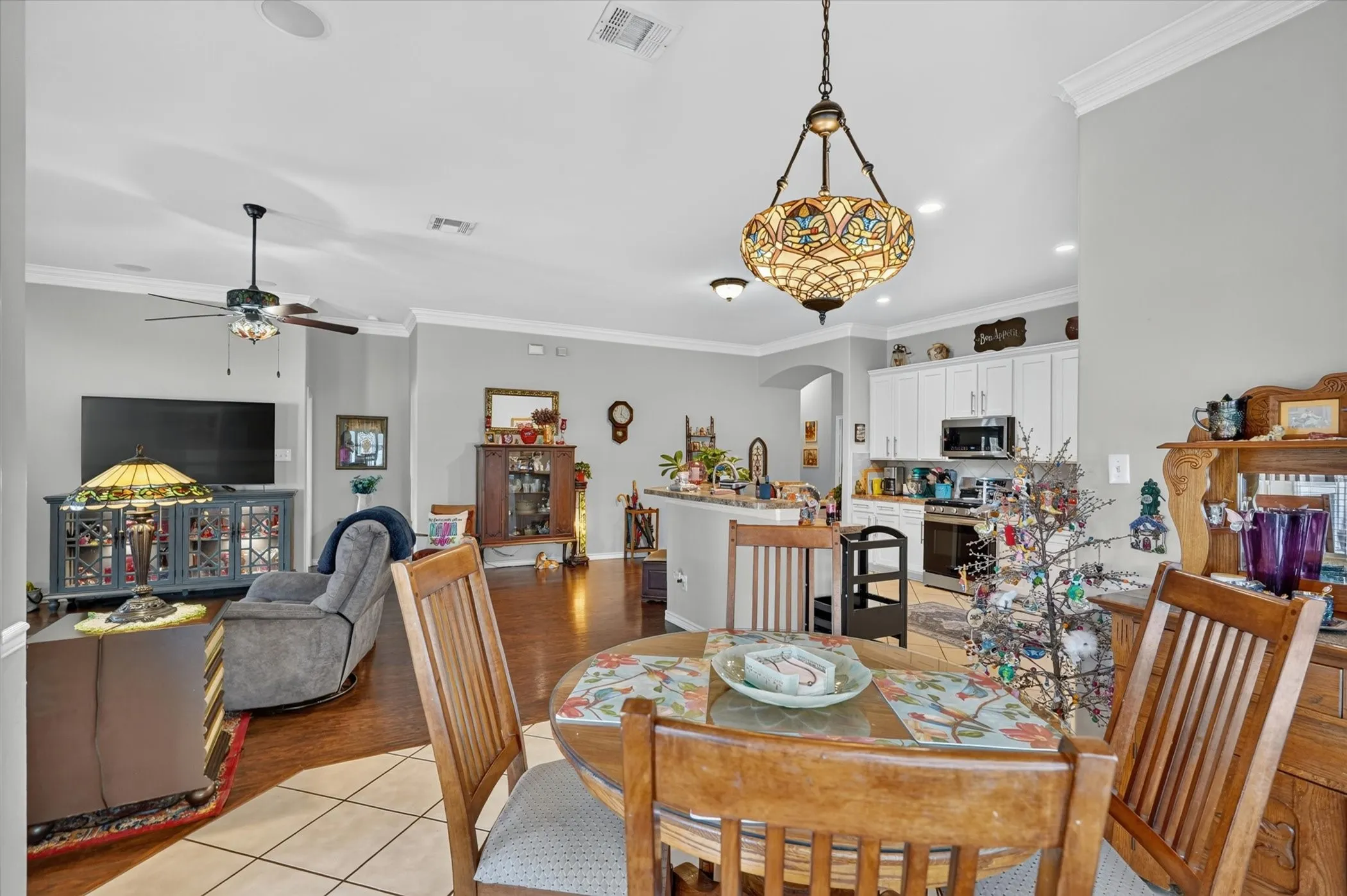 Single Family Residence For Sale in Denton County , 1008 Bell Manor Drive, Savannah, Texas 76227, 3 Bedroom, 2 Bathroom, 2 Garage spaces, 1,887 Sqft, built in 2005, mls#21308816, Real Estate Agent in Savannah, Homes For Sale in Denton county, Homes For Sale in Savannah, Realtor in Savannah Texas, Real Estate Brokerage Independent Realty Texas, Luminita Cordes Realtor