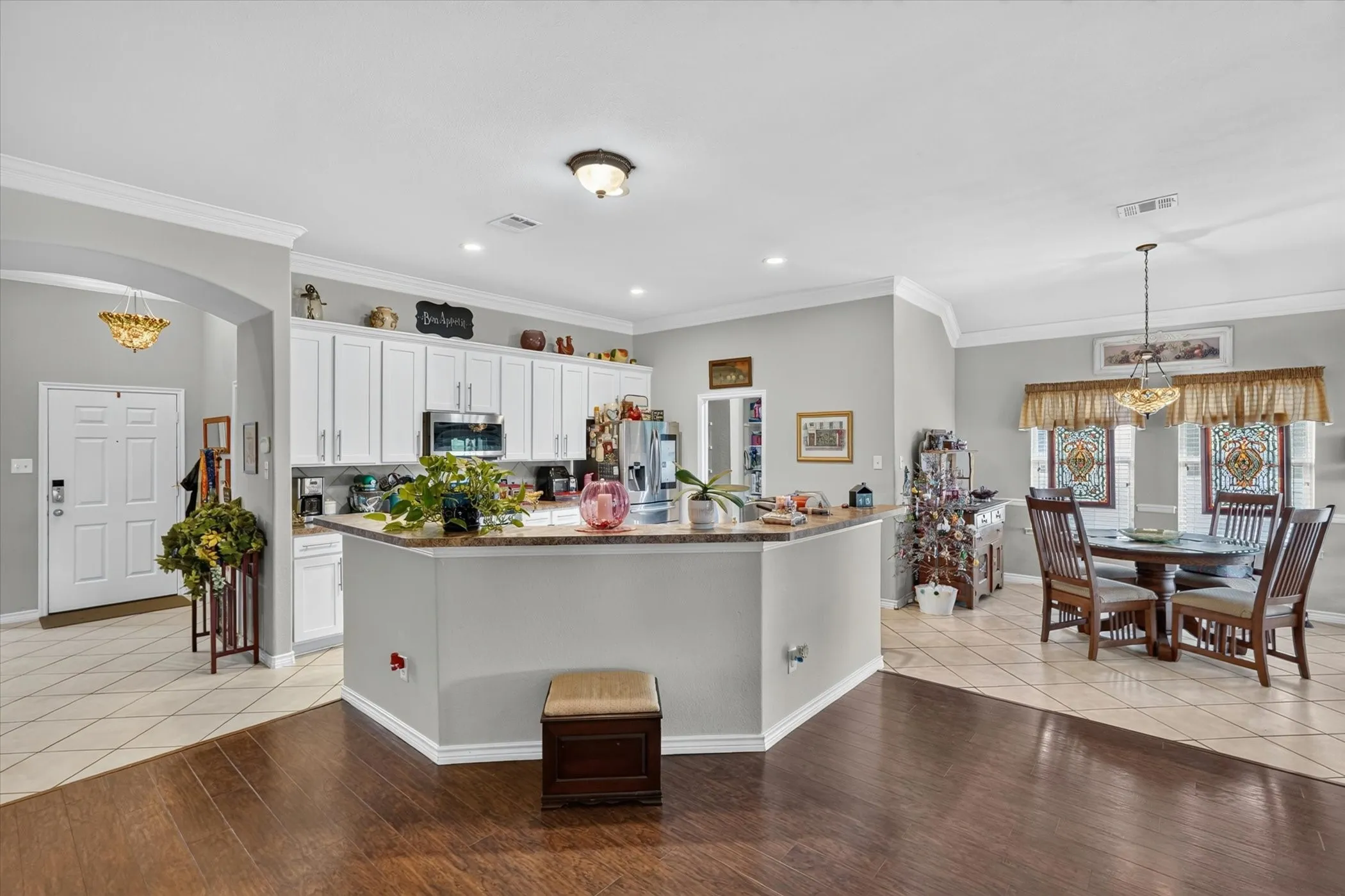 Single Family Residence For Sale in Denton County , 1008 Bell Manor Drive, Savannah, Texas 76227, 3 Bedroom, 2 Bathroom, 2 Garage spaces, 1,887 Sqft, built in 2005, mls#21308816, Real Estate Agent in Savannah, Homes For Sale in Denton county, Homes For Sale in Savannah, Realtor in Savannah Texas, Real Estate Brokerage Independent Realty Texas, Luminita Cordes Realtor