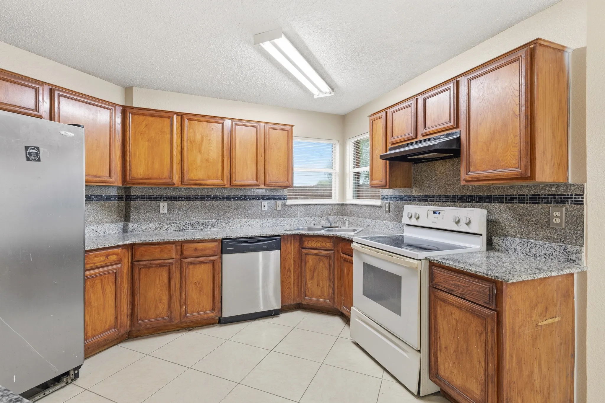 Single Family Residence For Rent in Tarrant County , 6720 Elk Trail, Arlington, Texas 76002, 3 Bedroom, 2 Bathroom, 2 Garage spaces, 1,744 Sqft, built in 1998, mls#21309895, Real Estate Agent in Arlington, Homes For Rent in Tarrant county, Homes For Rent in Arlington, Realtor in Arlington Texas, Real Estate Brokerage Independent Realty Texas, Luminita Cordes Realtor