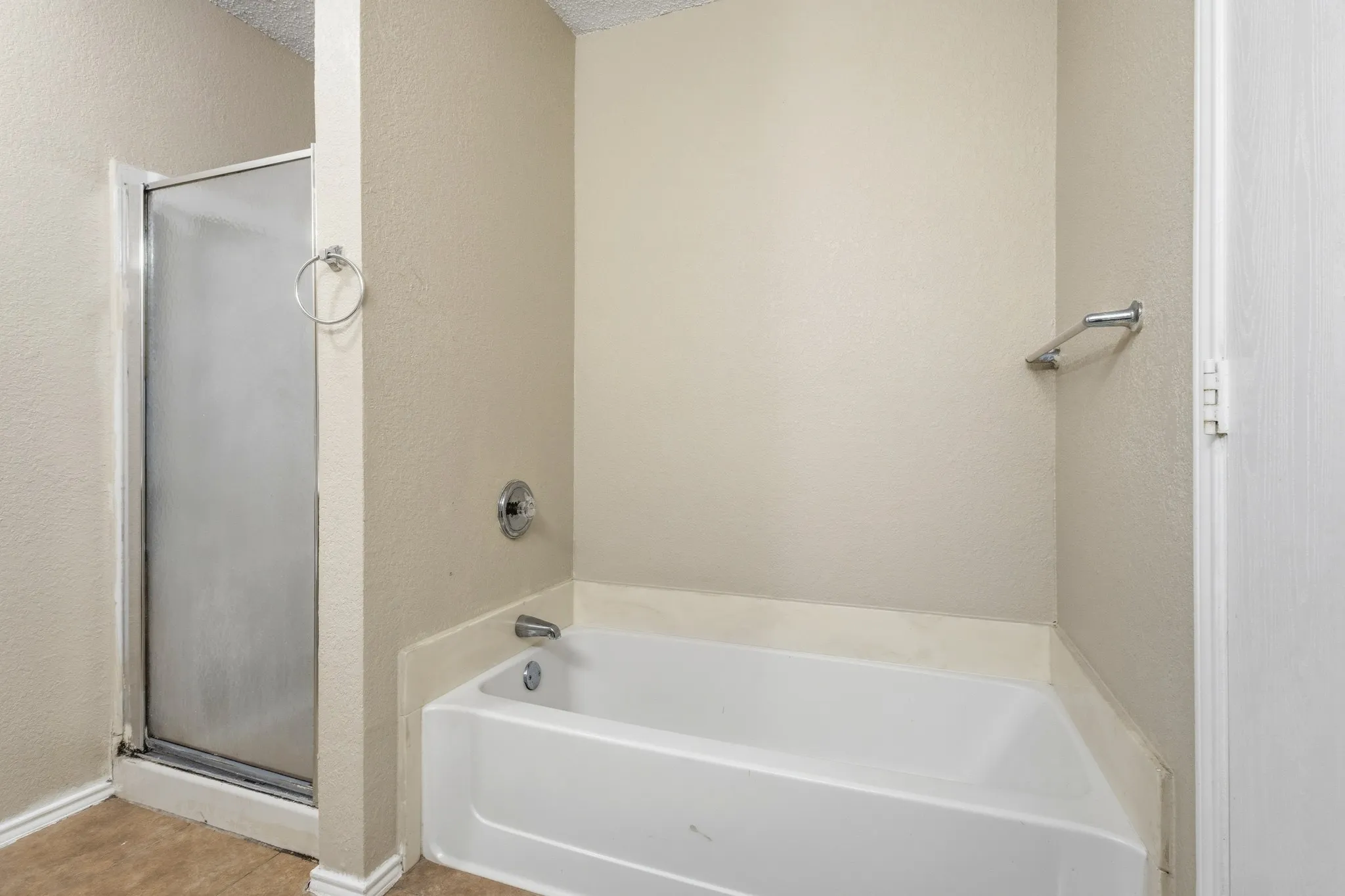 Single Family Residence For Rent in Tarrant County , 6720 Elk Trail, Arlington, Texas 76002, 3 Bedroom, 2 Bathroom, 2 Garage spaces, 1,744 Sqft, built in 1998, mls#21309895, Real Estate Agent in Arlington, Homes For Rent in Tarrant county, Homes For Rent in Arlington, Realtor in Arlington Texas, Real Estate Brokerage Independent Realty Texas, Luminita Cordes Realtor