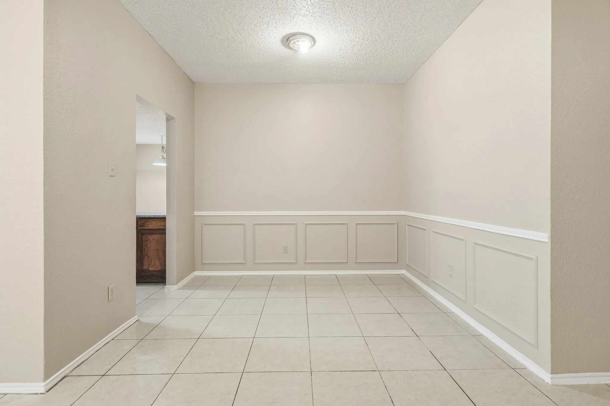 Single Family Residence For Rent in Tarrant County , 6720 Elk Trail, Arlington, Texas 76002, 3 Bedroom, 2 Bathroom, 2 Garage spaces, 1,744 Sqft, built in 1998, mls#21309895, Real Estate Agent in Arlington, Homes For Rent in Tarrant county, Homes For Rent in Arlington, Realtor in Arlington Texas, Real Estate Brokerage Independent Realty Texas, Luminita Cordes Realtor