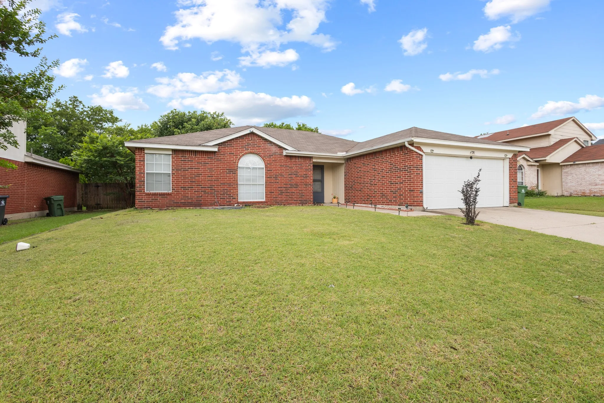 Single Family Residence For Rent in Tarrant County , 6720 Elk Trail, Arlington, Texas 76002, 3 Bedroom, 2 Bathroom, 2 Garage spaces, 1,744 Sqft, built in 1998, mls#21309895, Real Estate Agent in Arlington, Homes For Rent in Tarrant county, Homes For Rent in Arlington, Realtor in Arlington Texas, Real Estate Brokerage Independent Realty Texas, Luminita Cordes Realtor